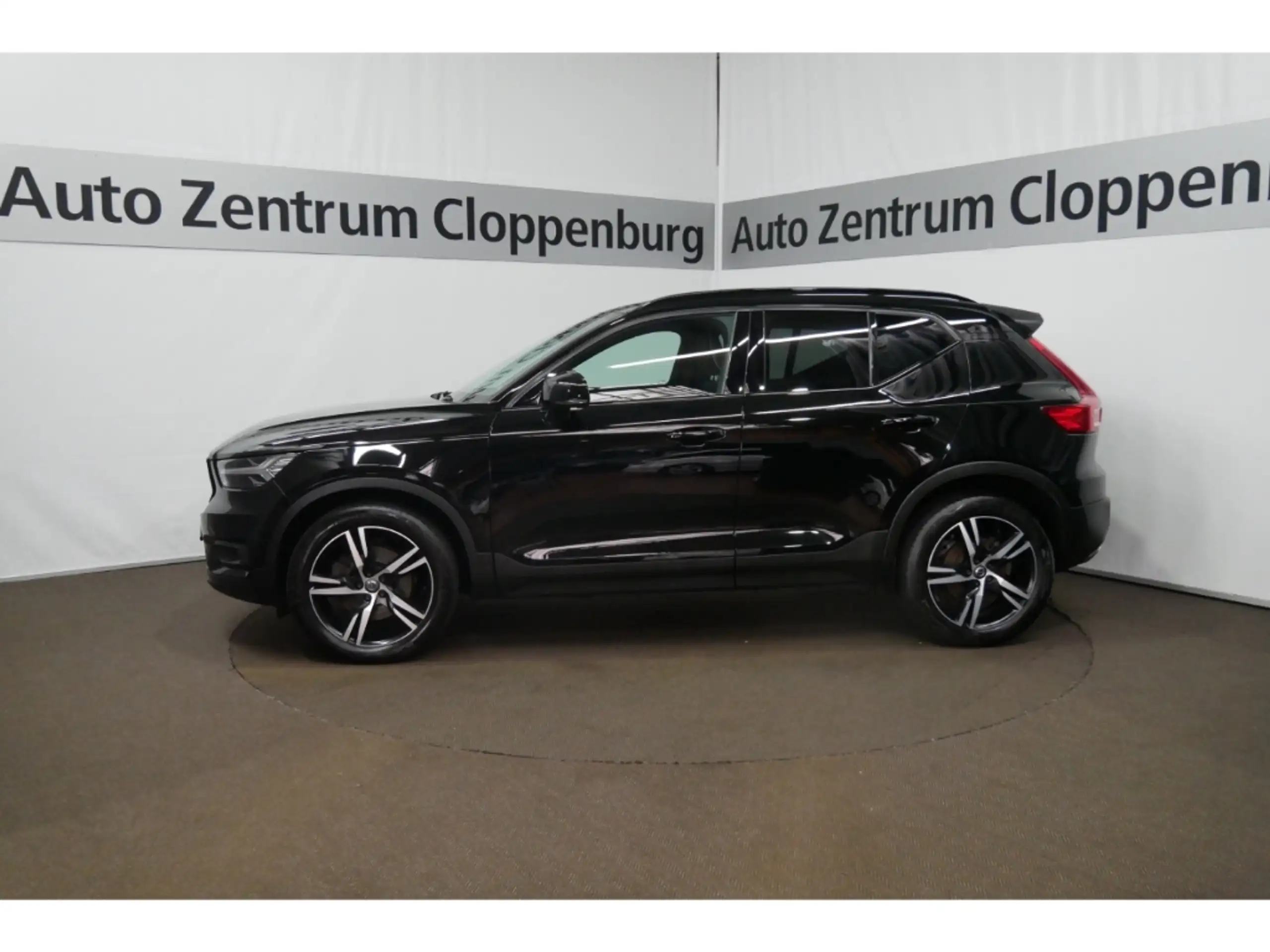 Volvo - XC40