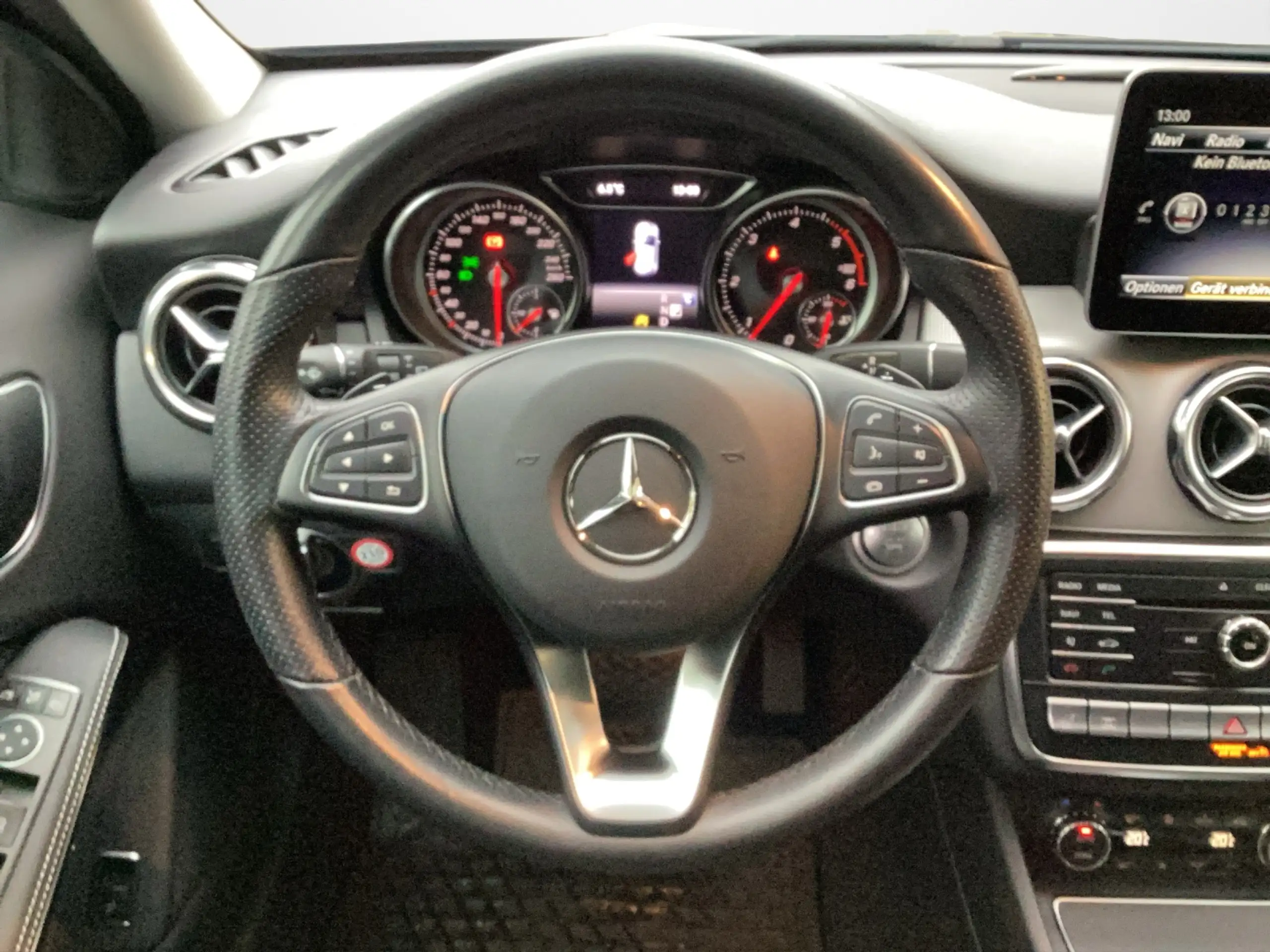 Mercedes-Benz - GLA 220