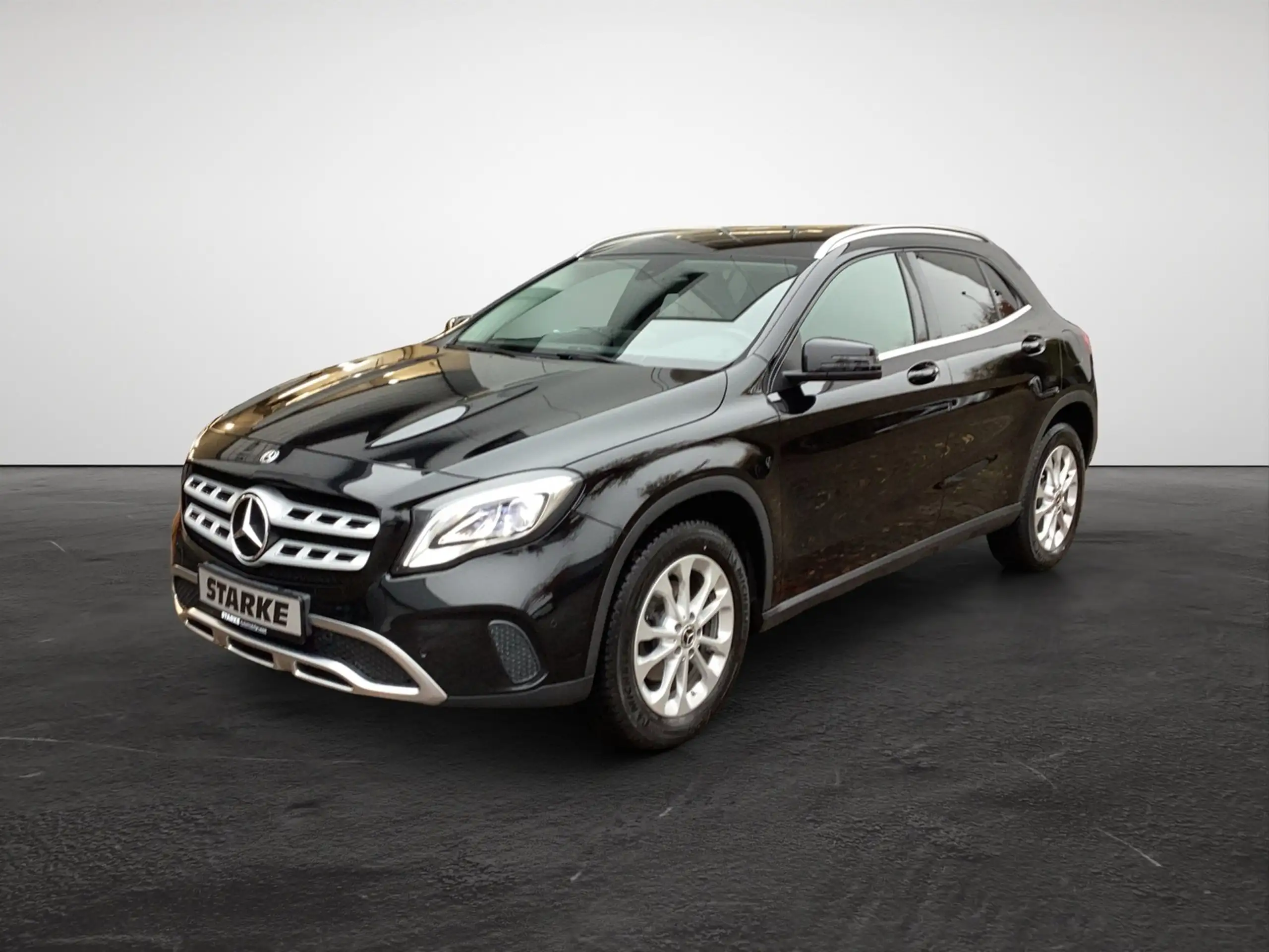 Mercedes-Benz - GLA 220