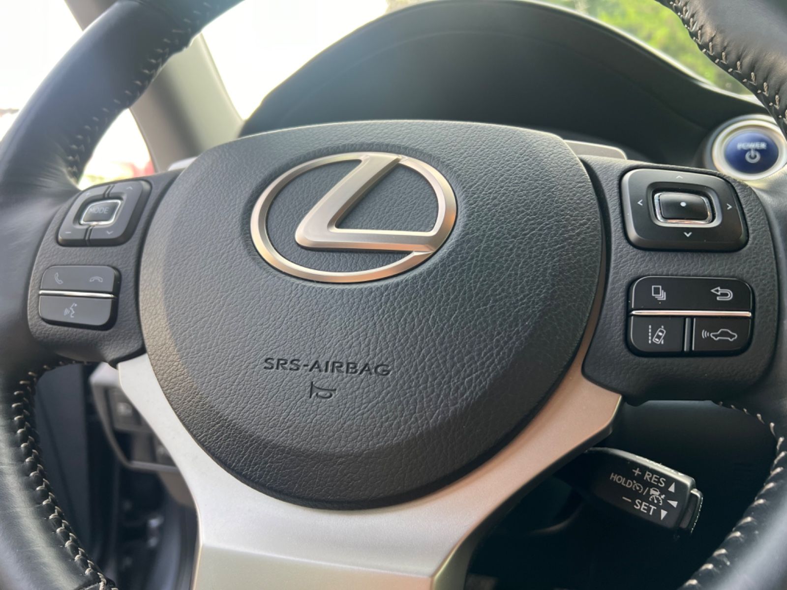 Lexus - IS