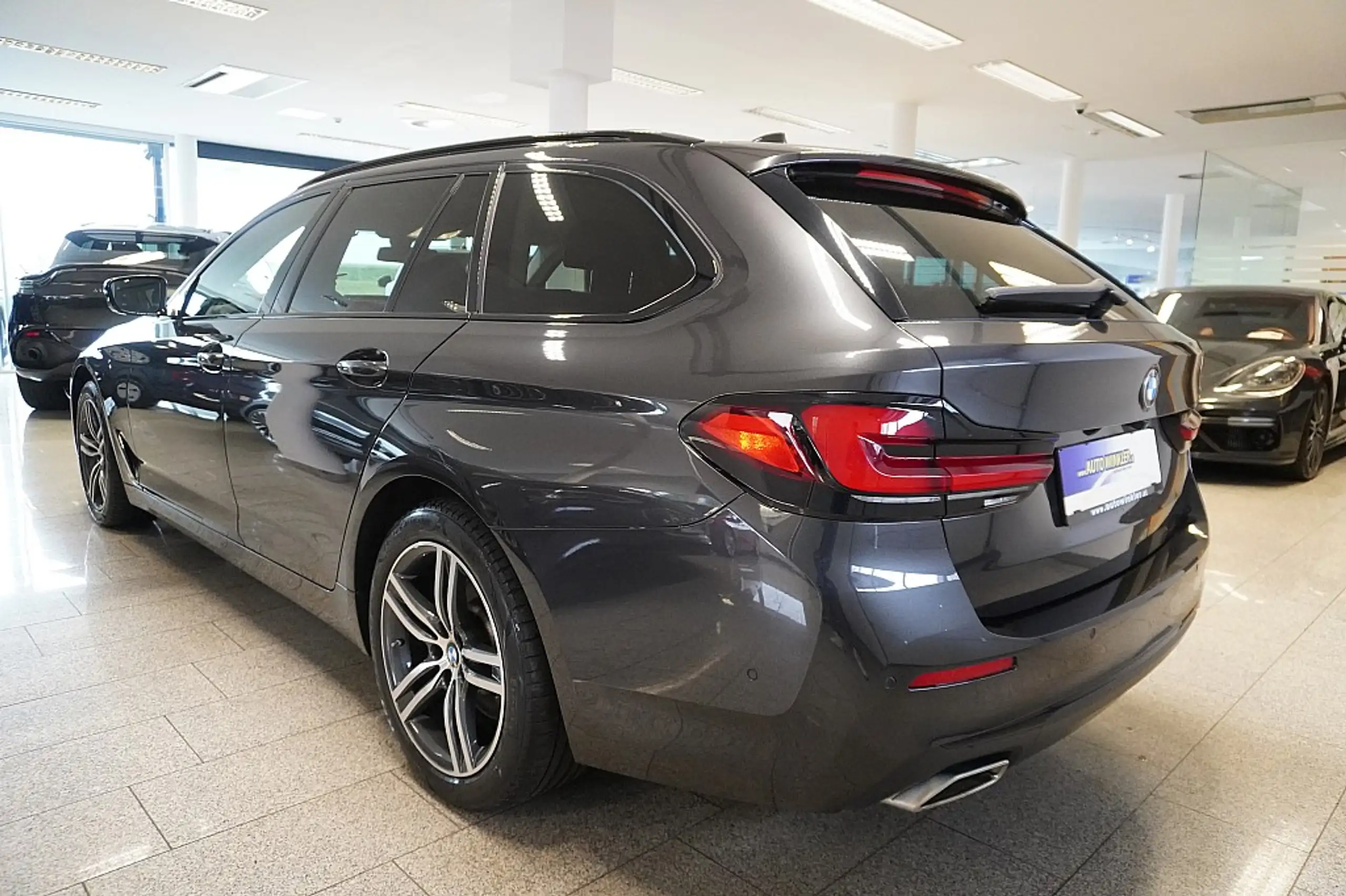 BMW - 520