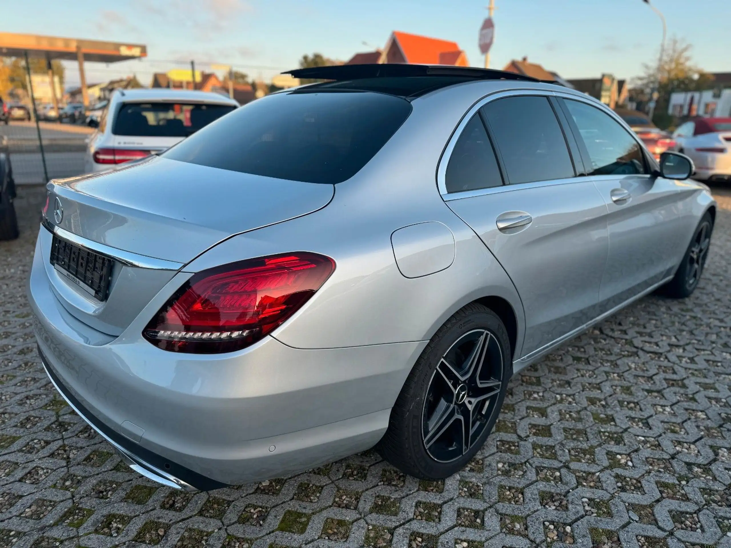 Mercedes-Benz - C 200