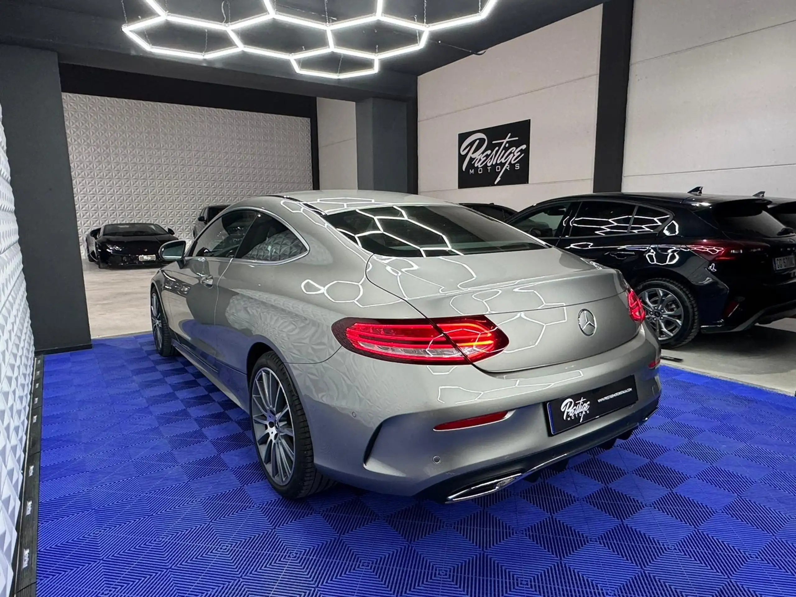 Mercedes-Benz - C 220