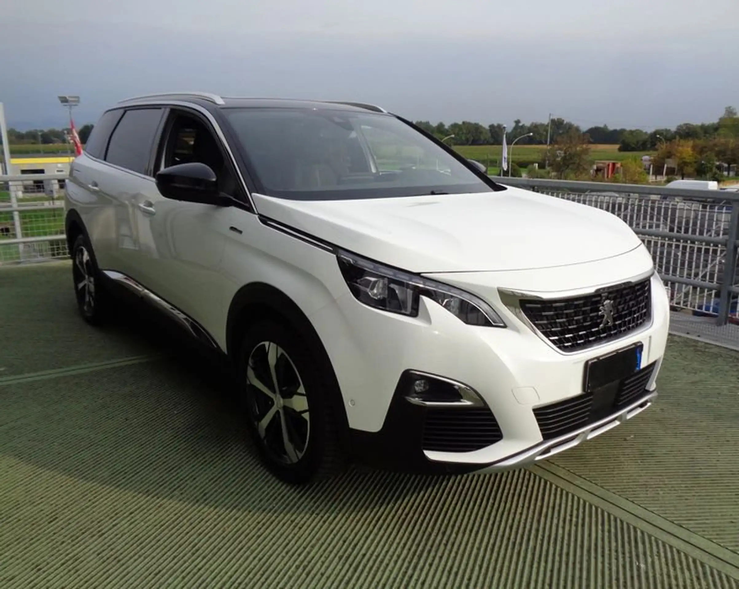 Peugeot - 5008