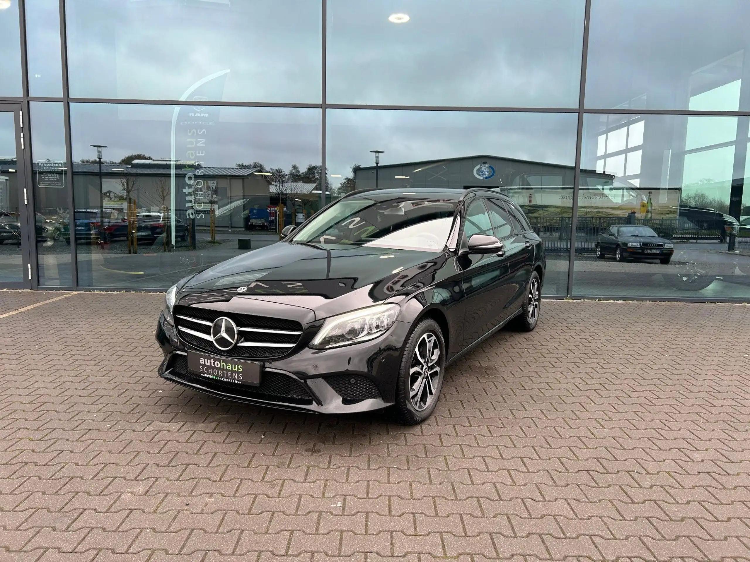 Mercedes-Benz - C 220