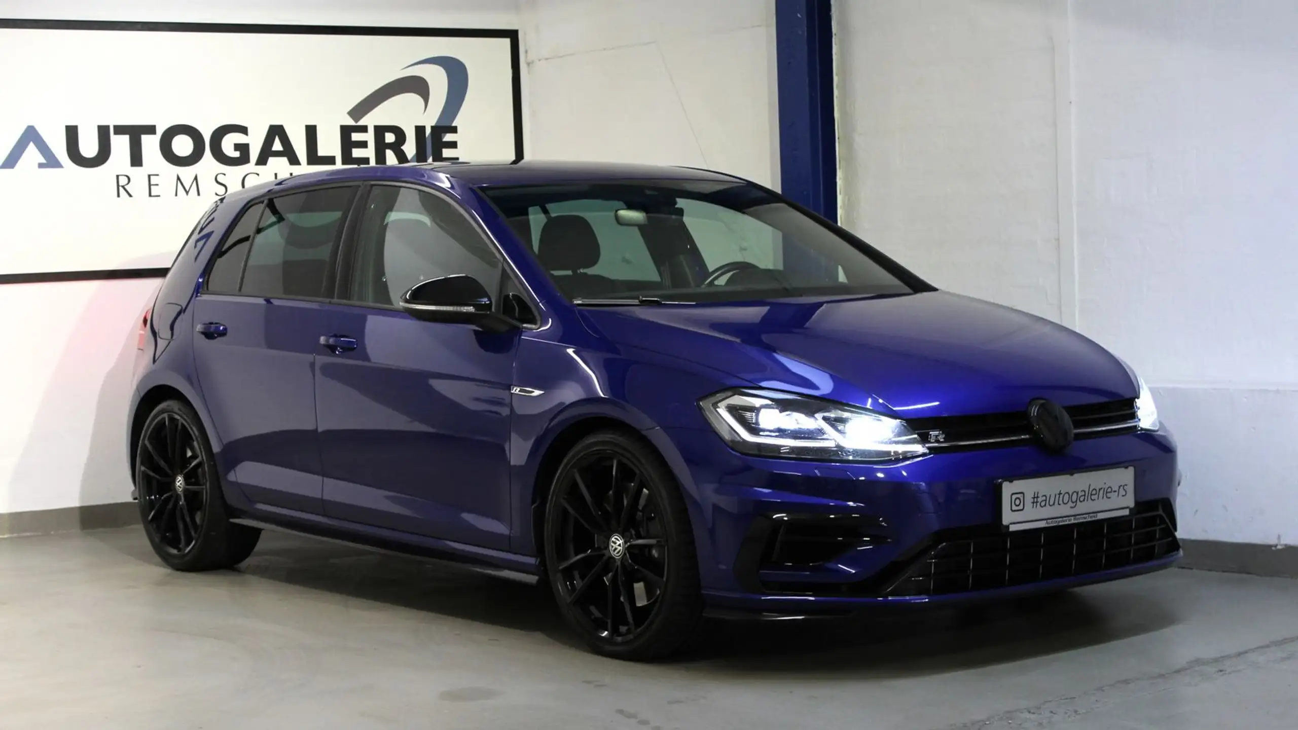 Volkswagen - Golf