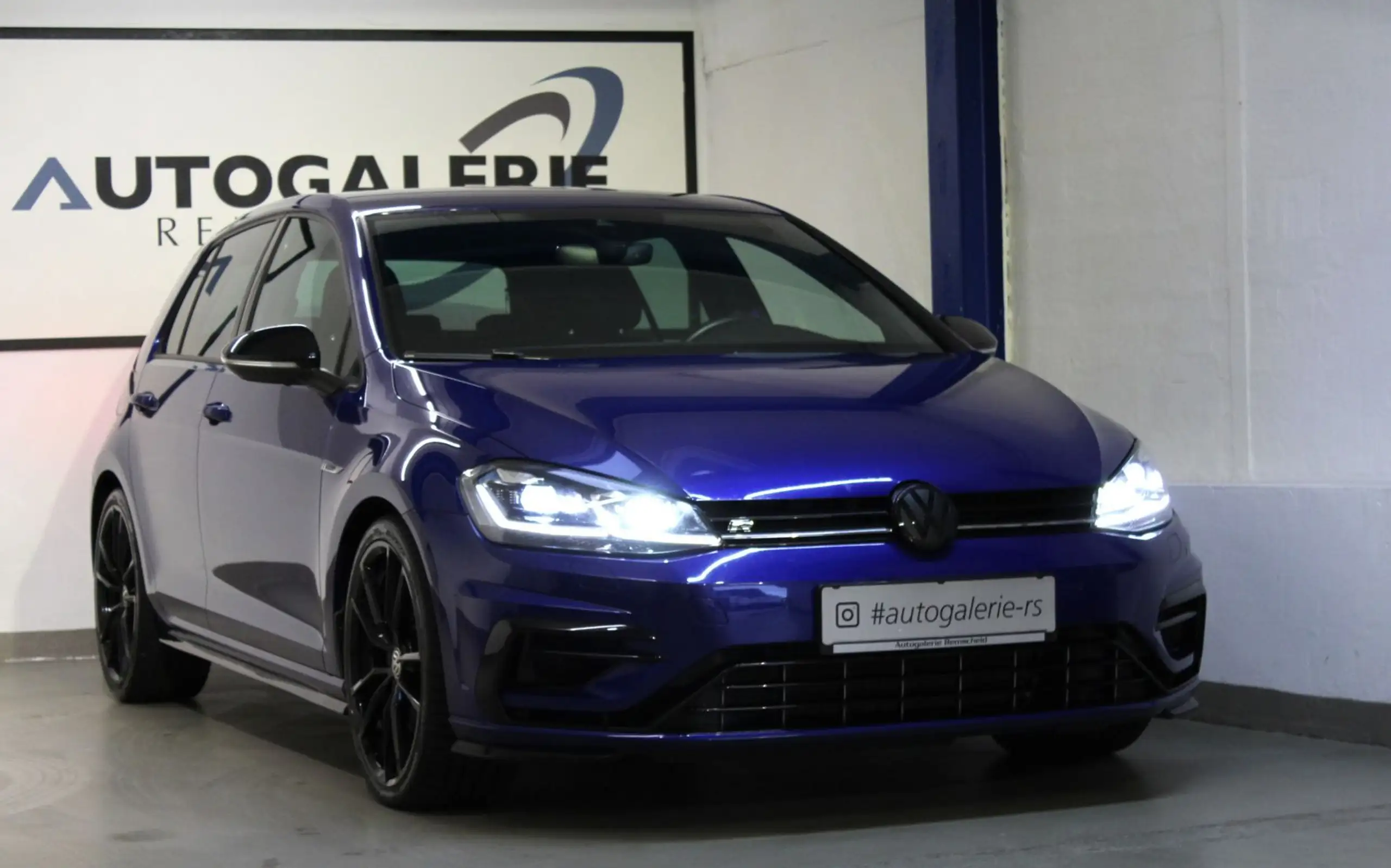 Volkswagen - Golf