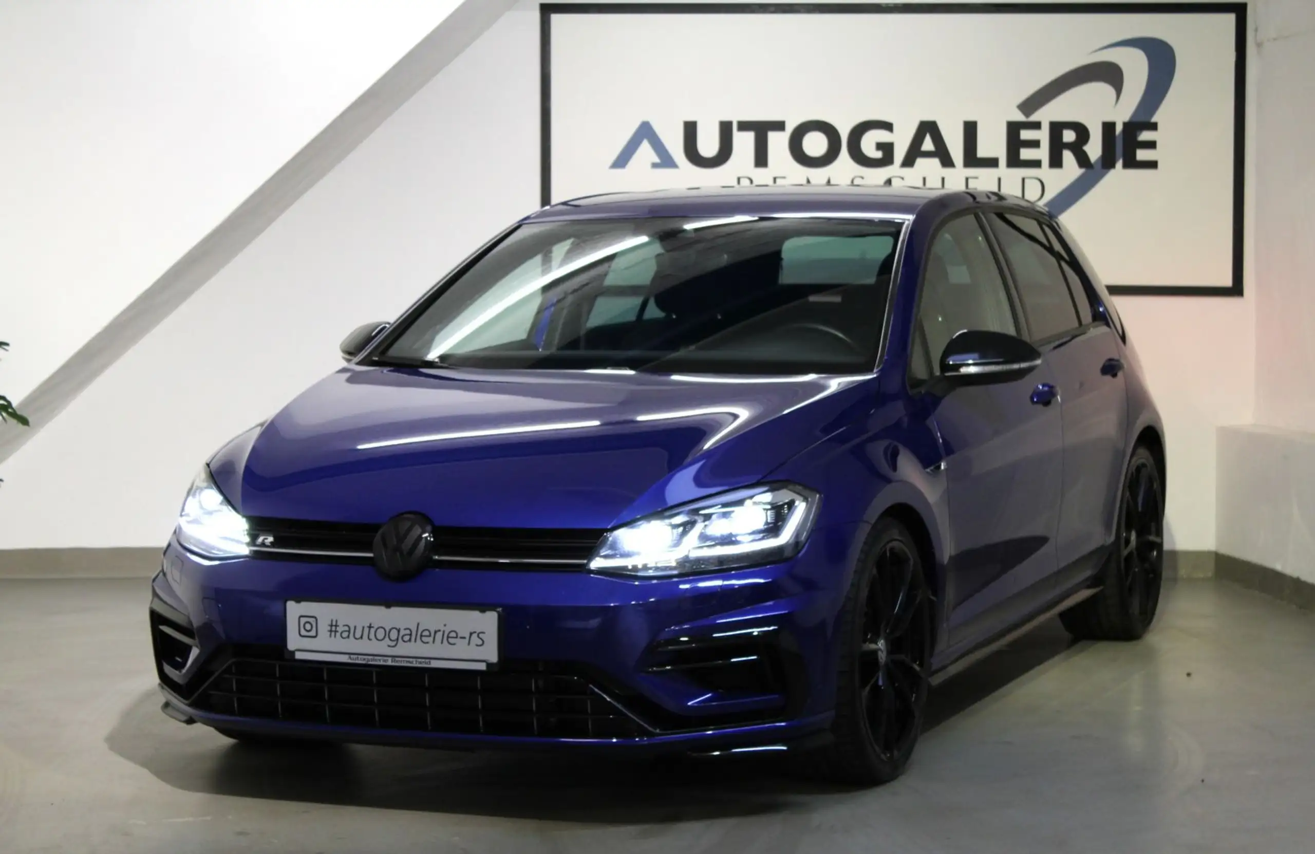 Volkswagen - Golf