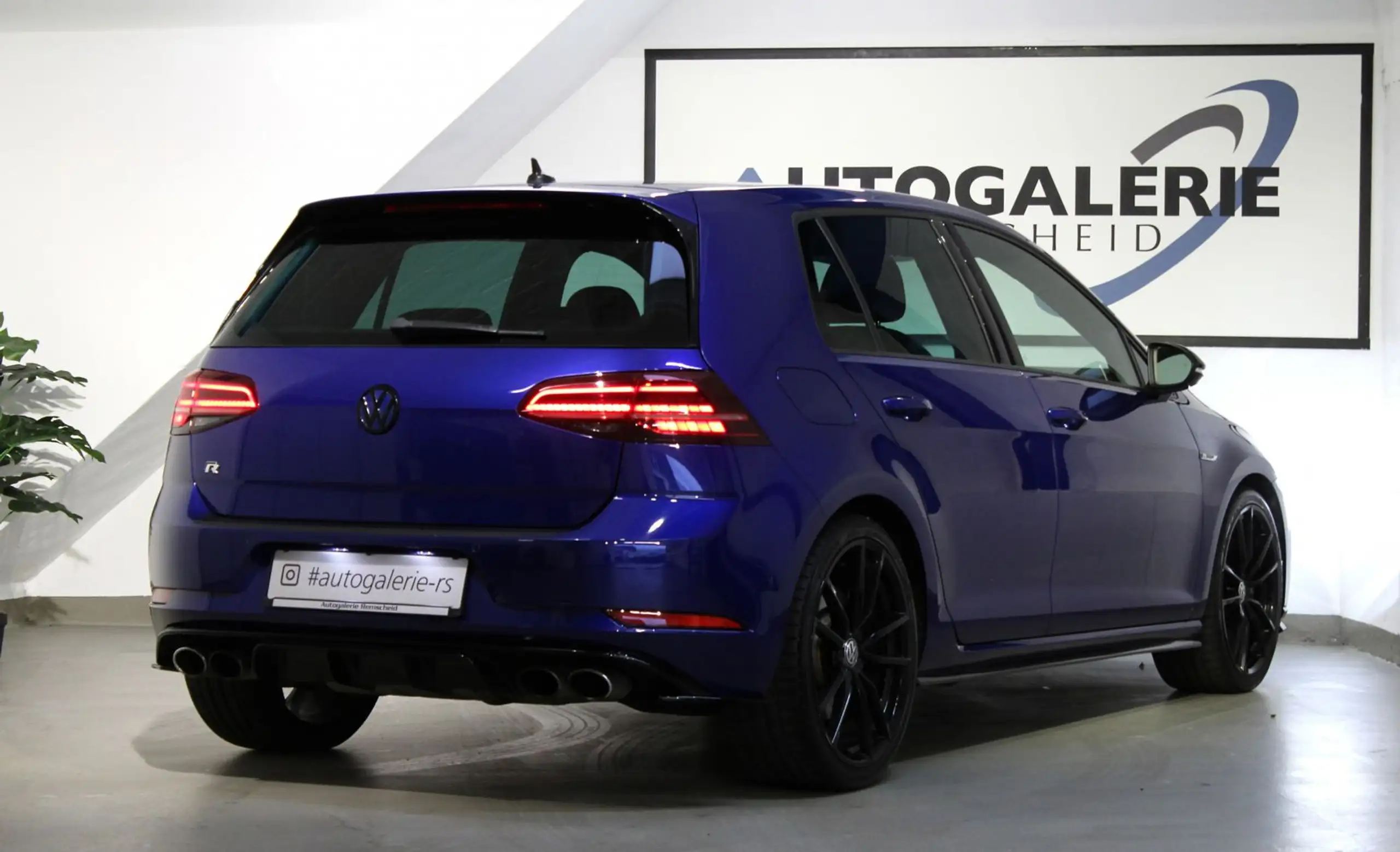 Volkswagen - Golf