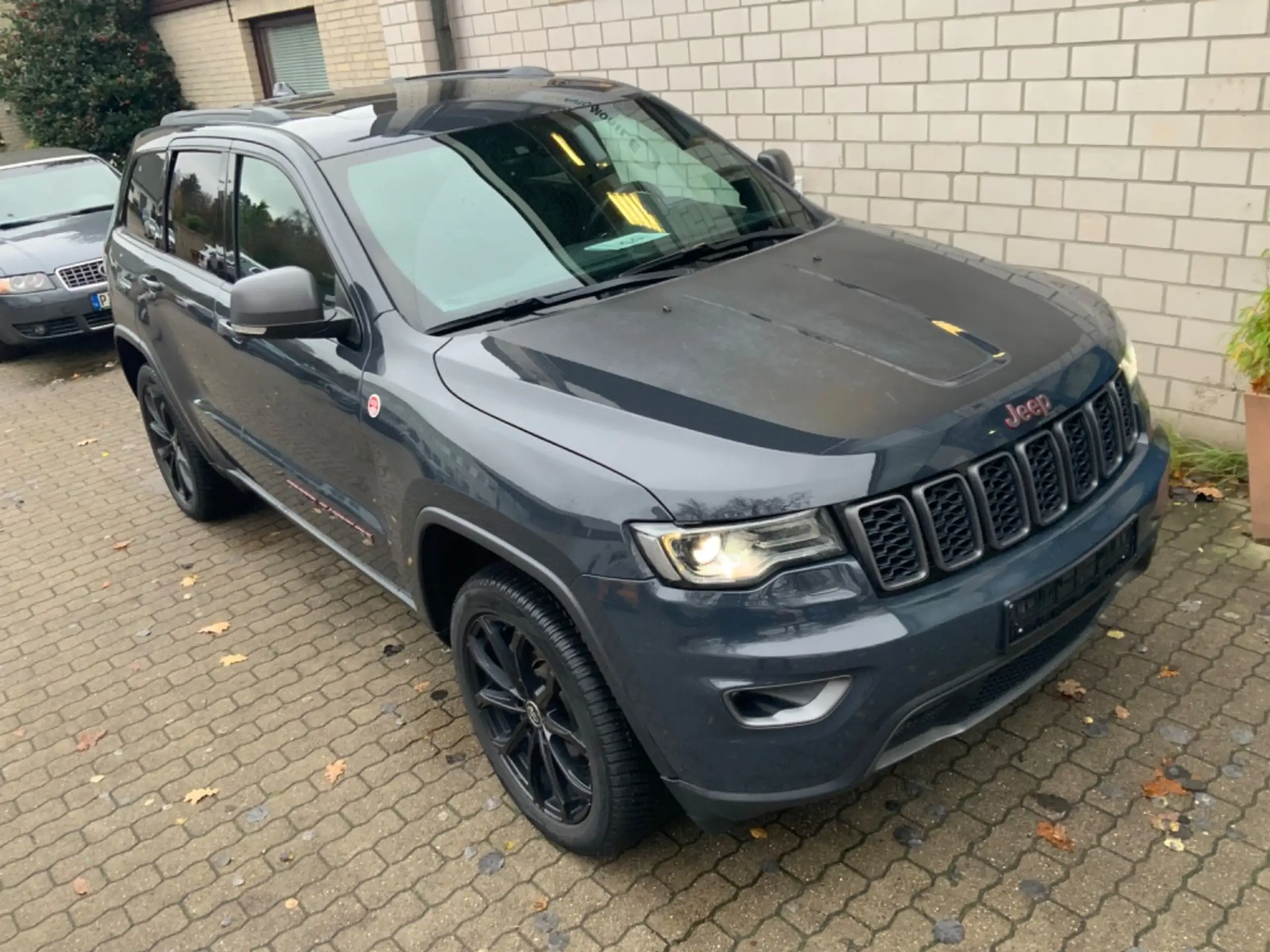 Jeep - Grand Cherokee