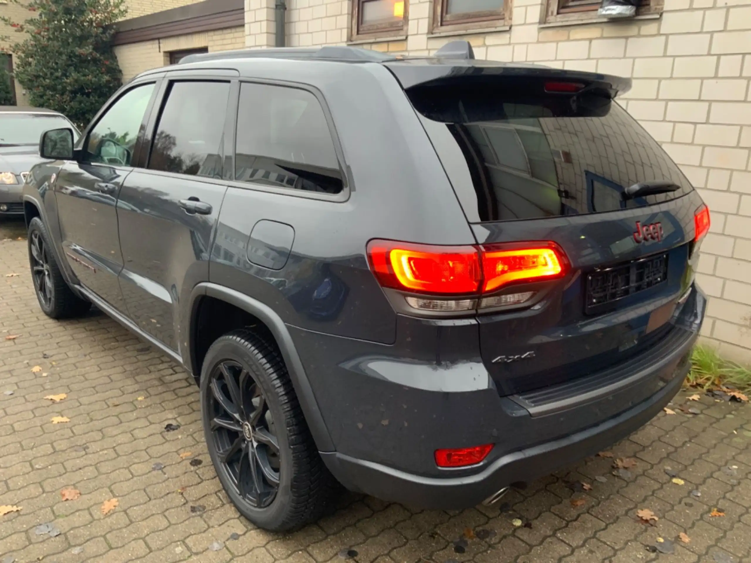 Jeep - Grand Cherokee