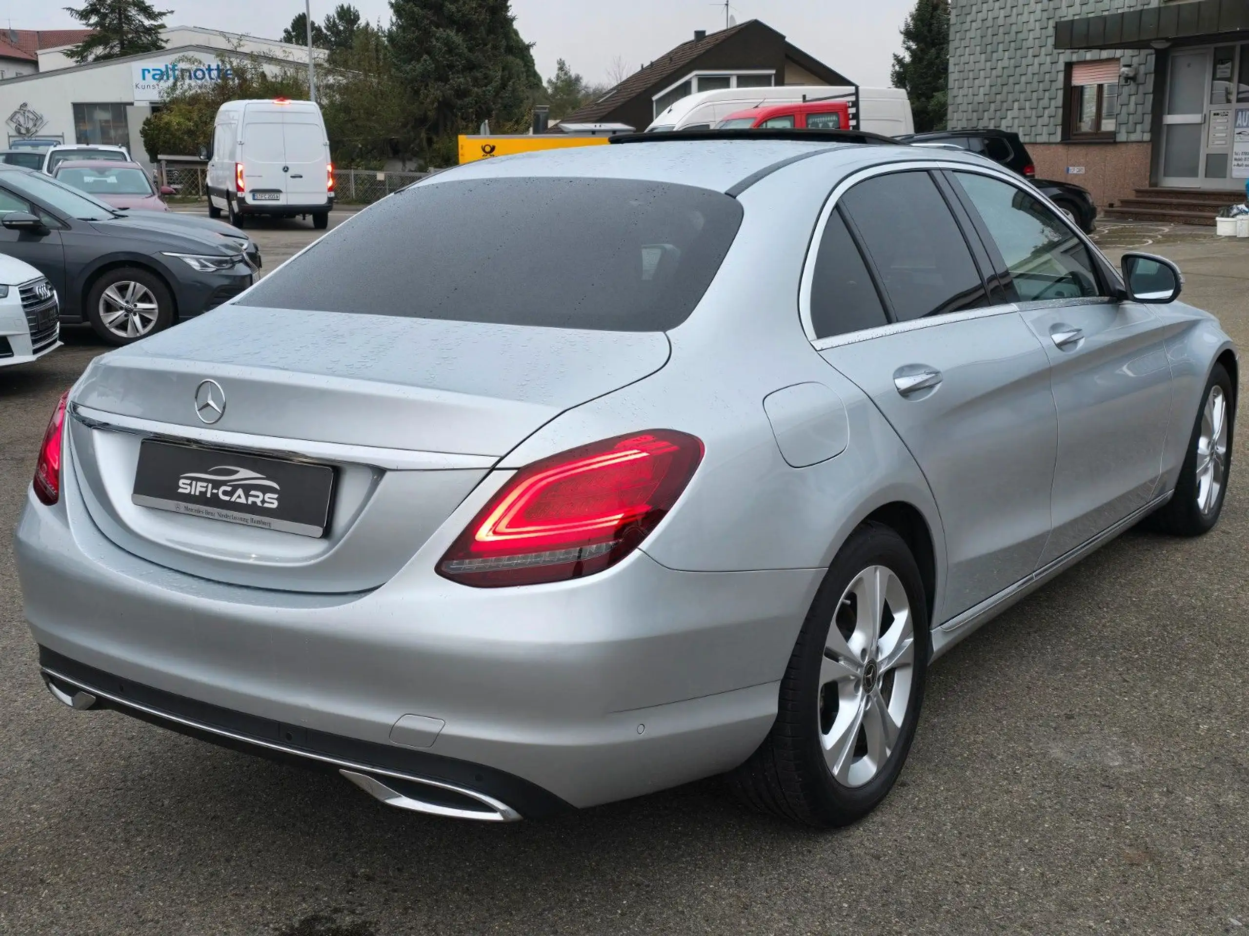 Mercedes-Benz - C 220