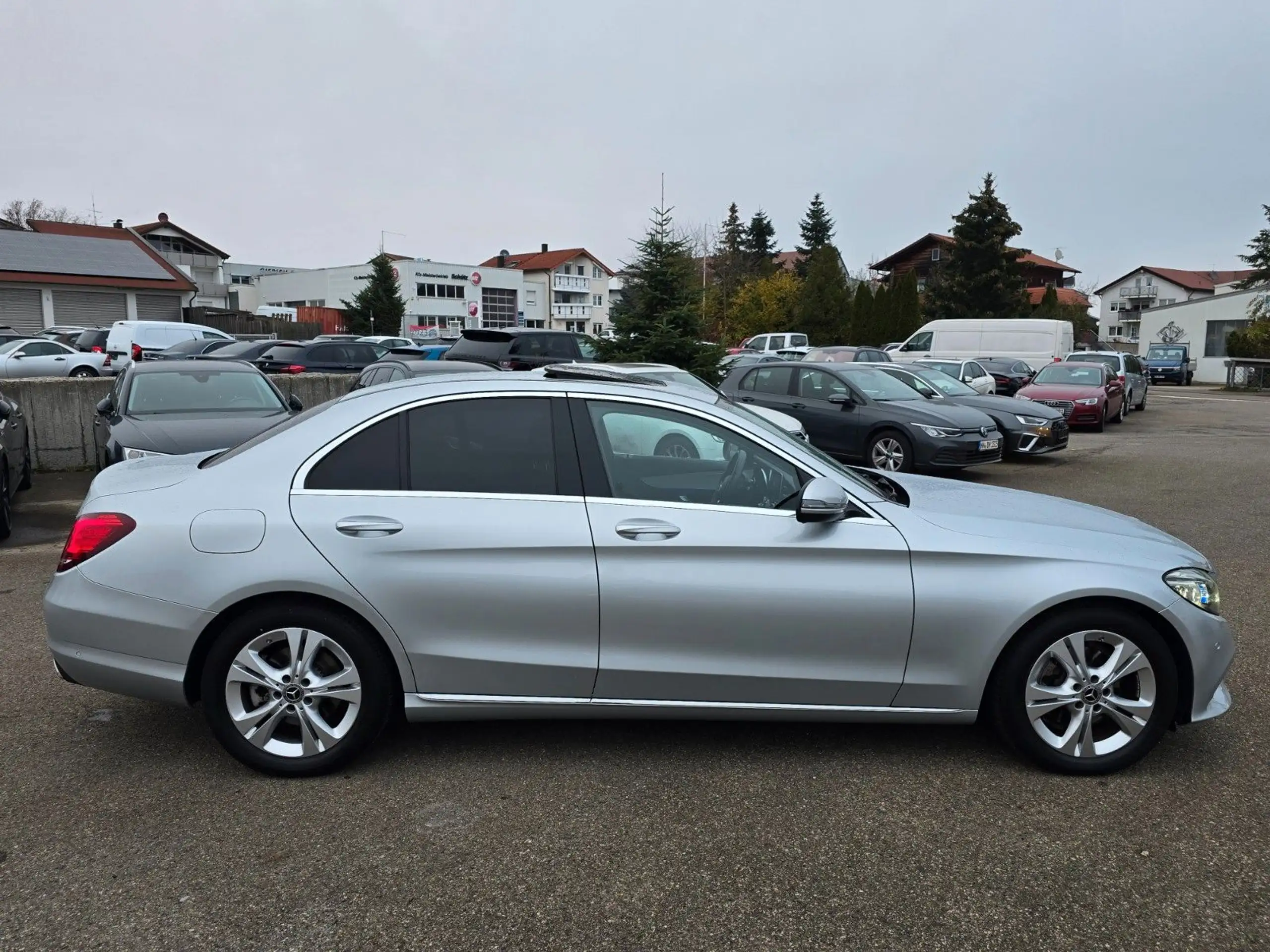 Mercedes-Benz - C 220