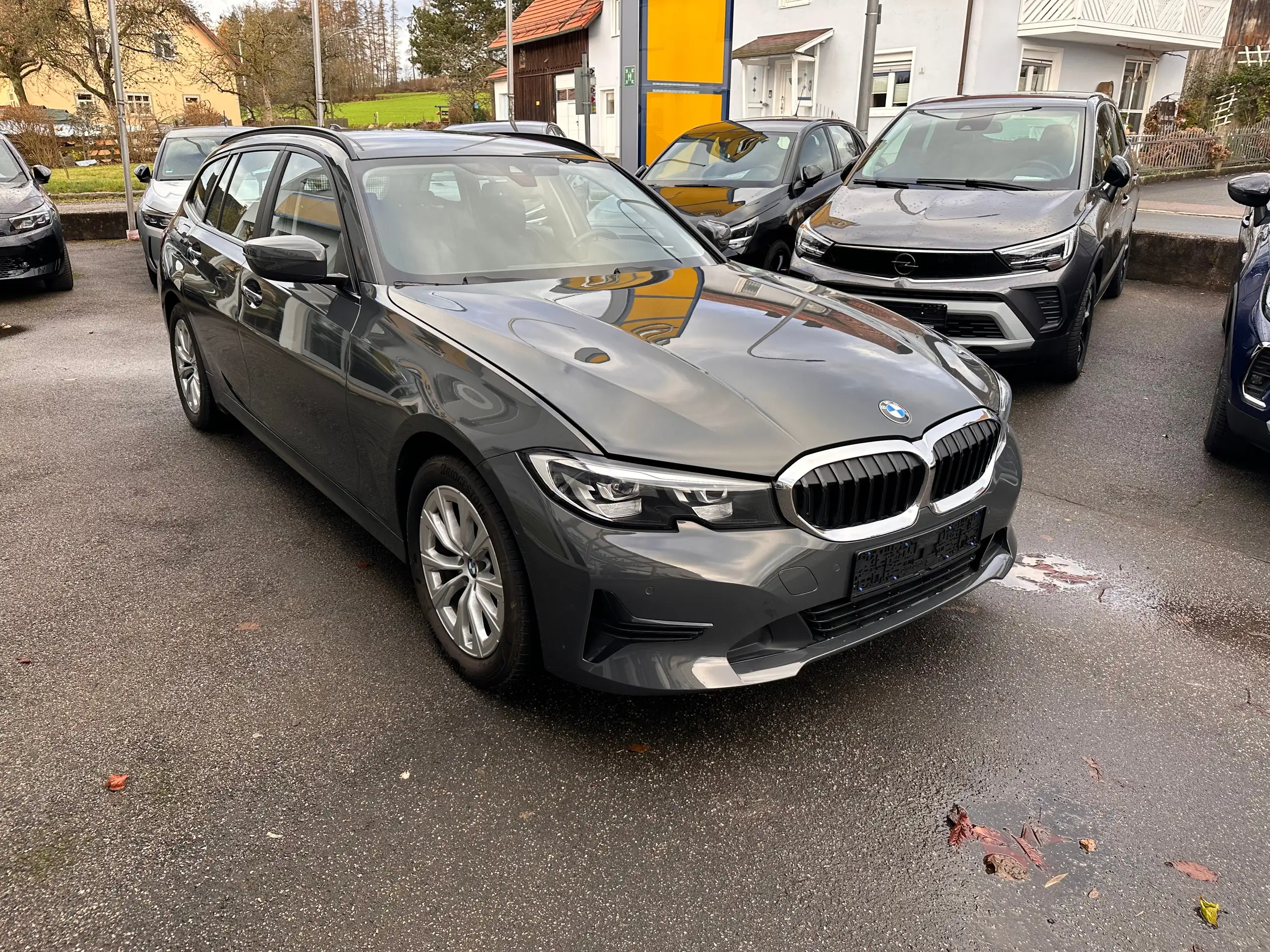 BMW - 320