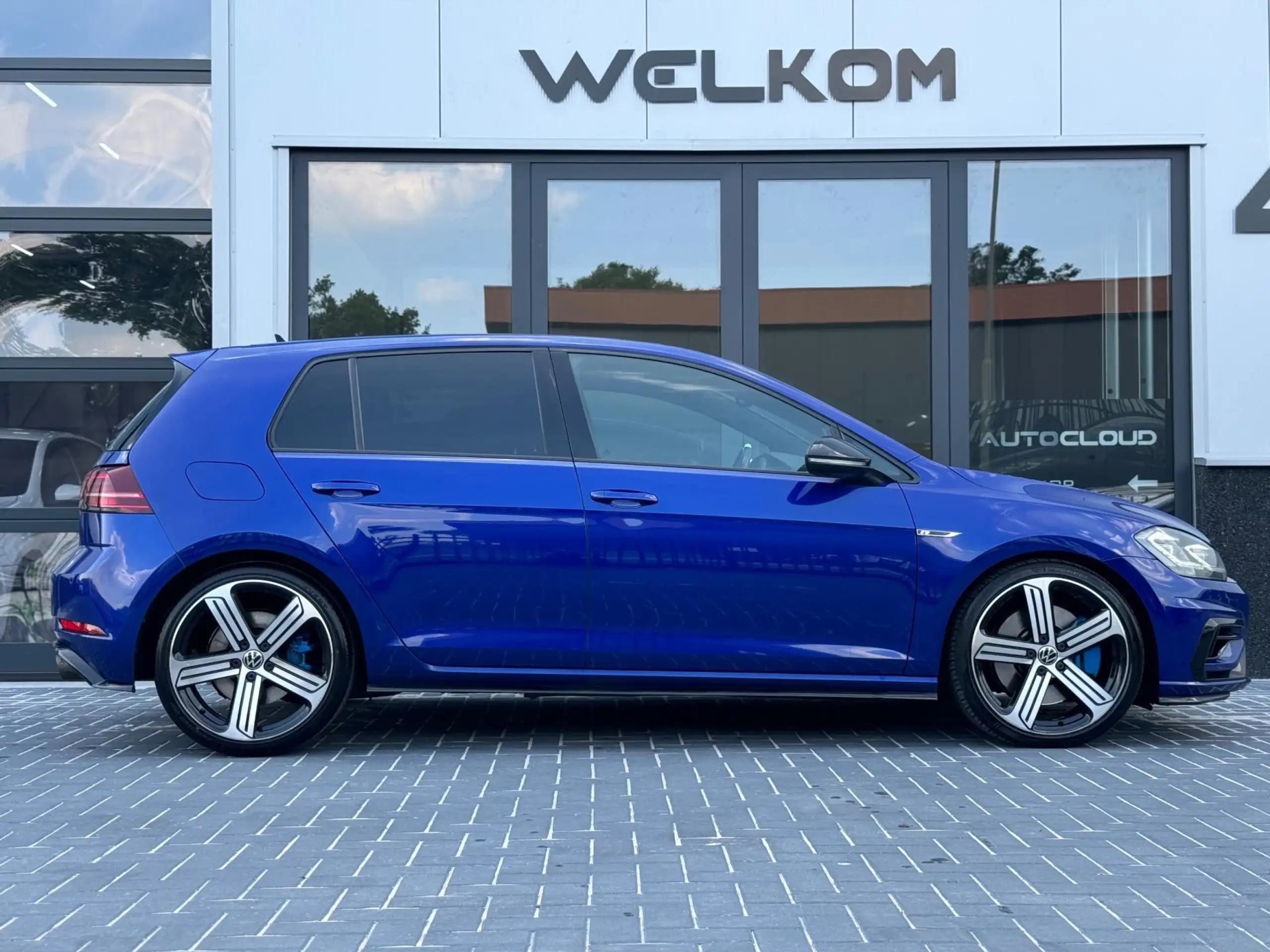 Volkswagen - Golf