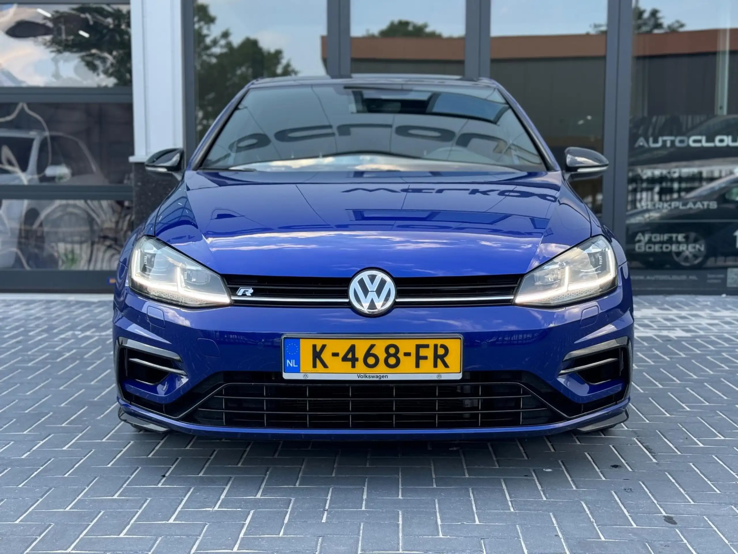 Volkswagen - Golf