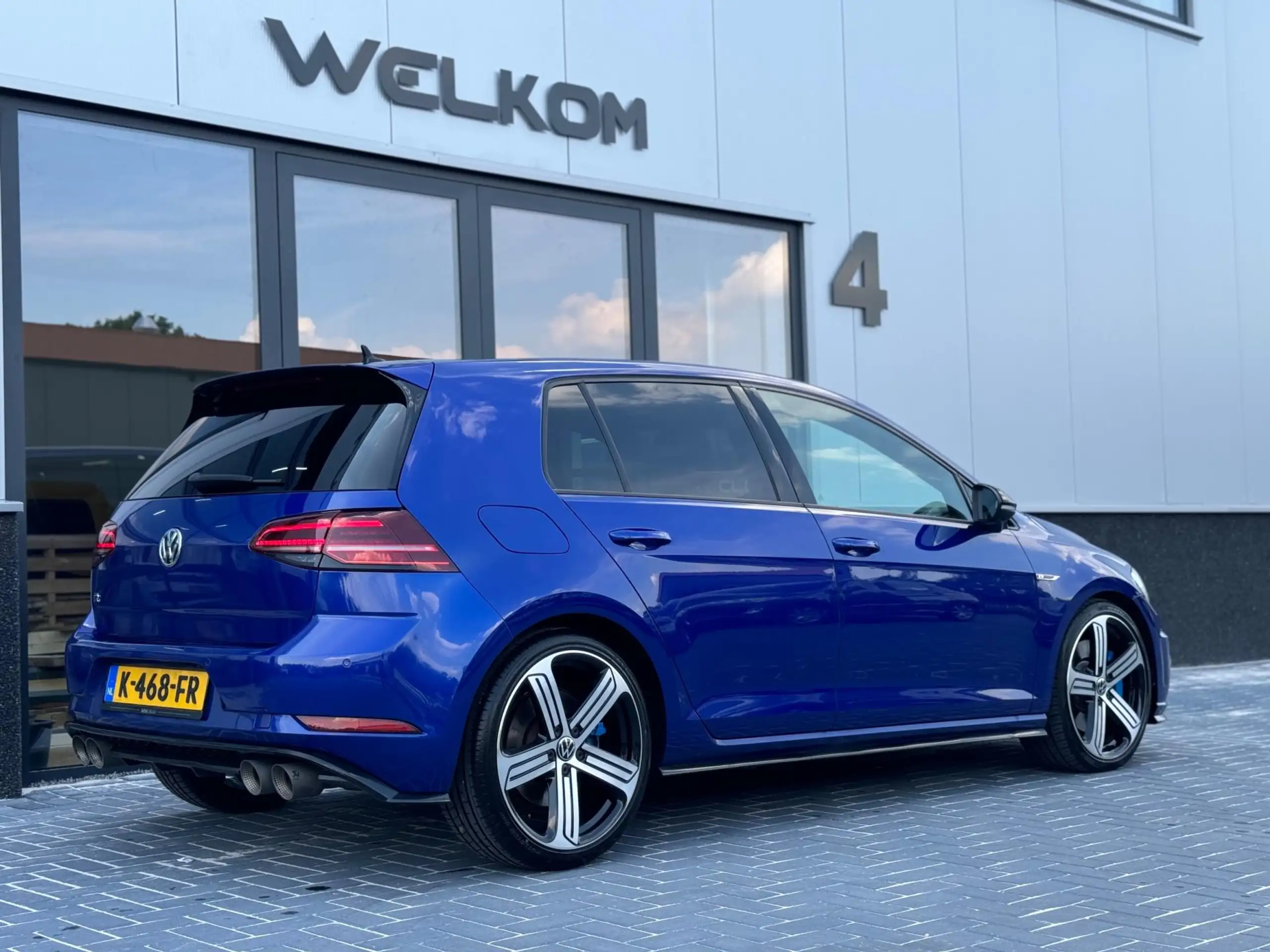 Volkswagen - Golf