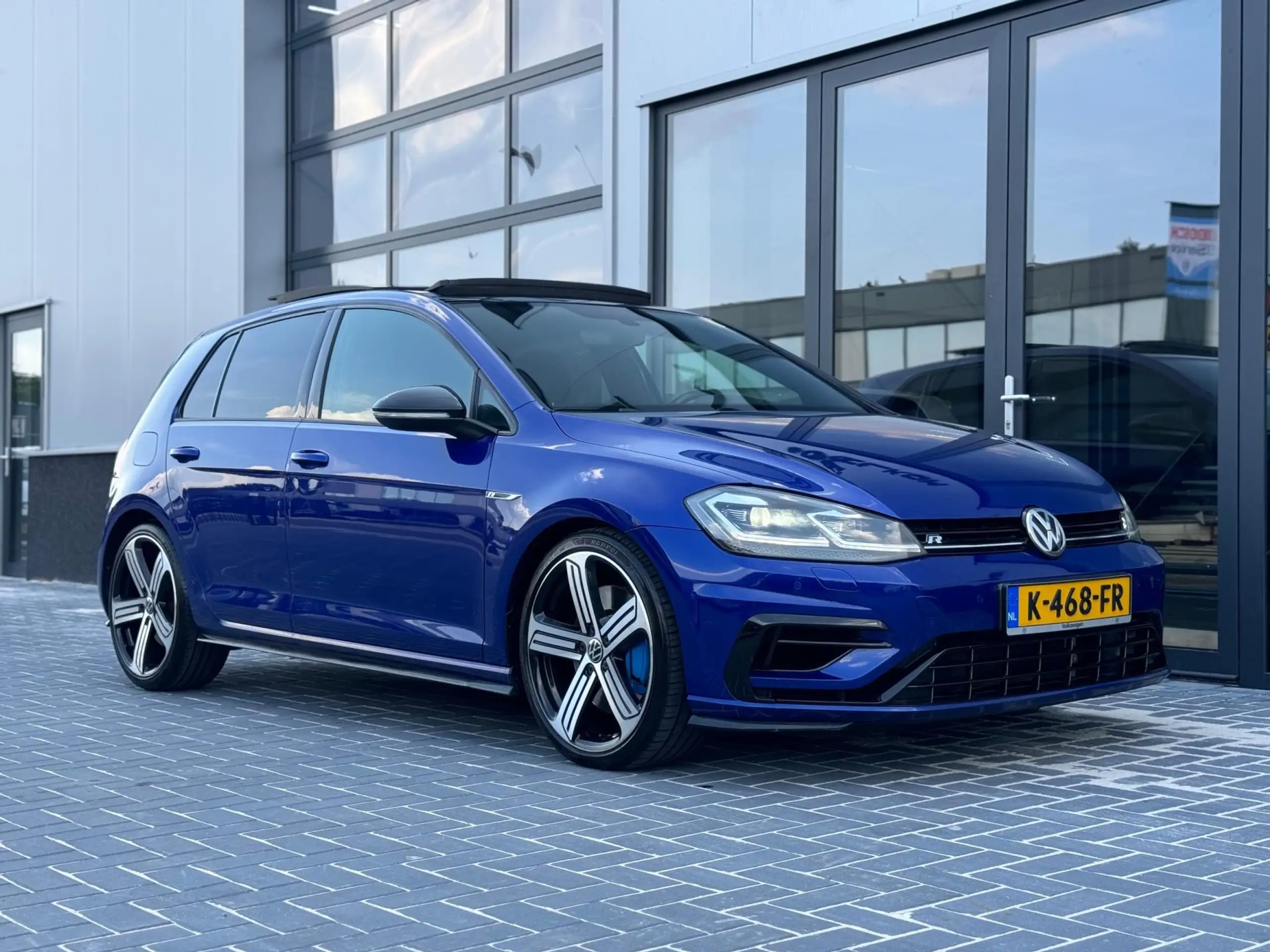 Volkswagen - Golf