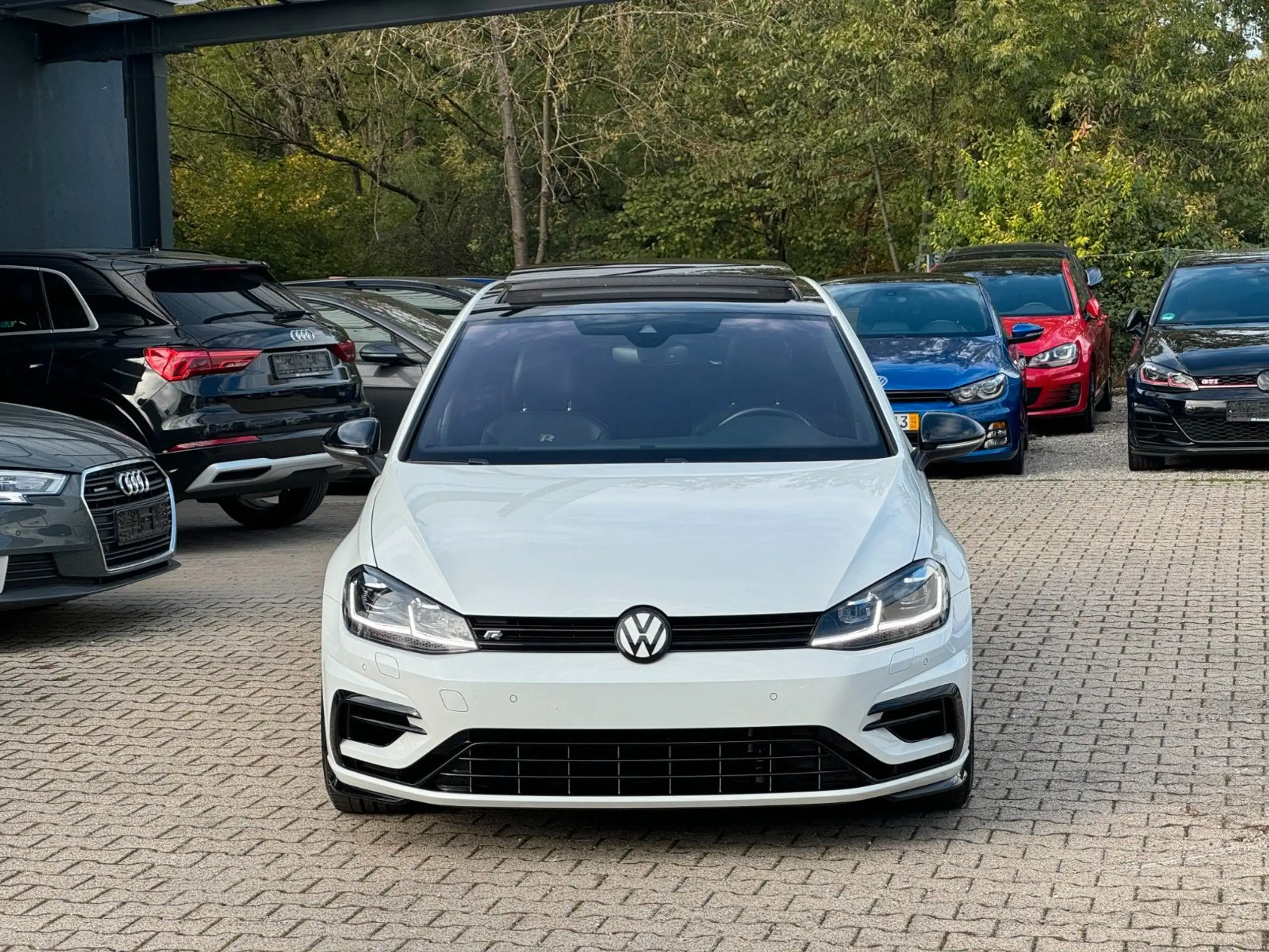 Volkswagen - Golf