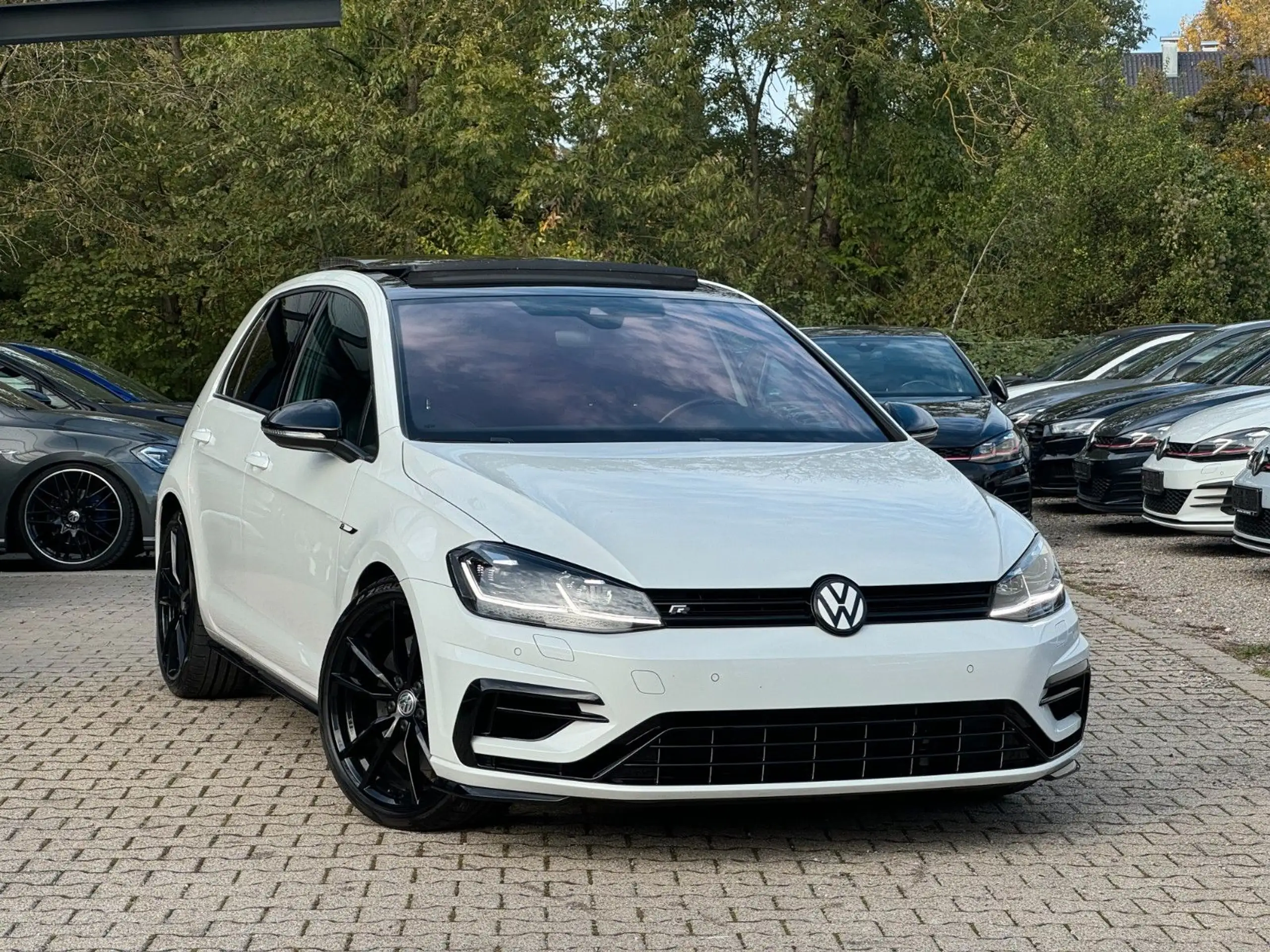 Volkswagen - Golf