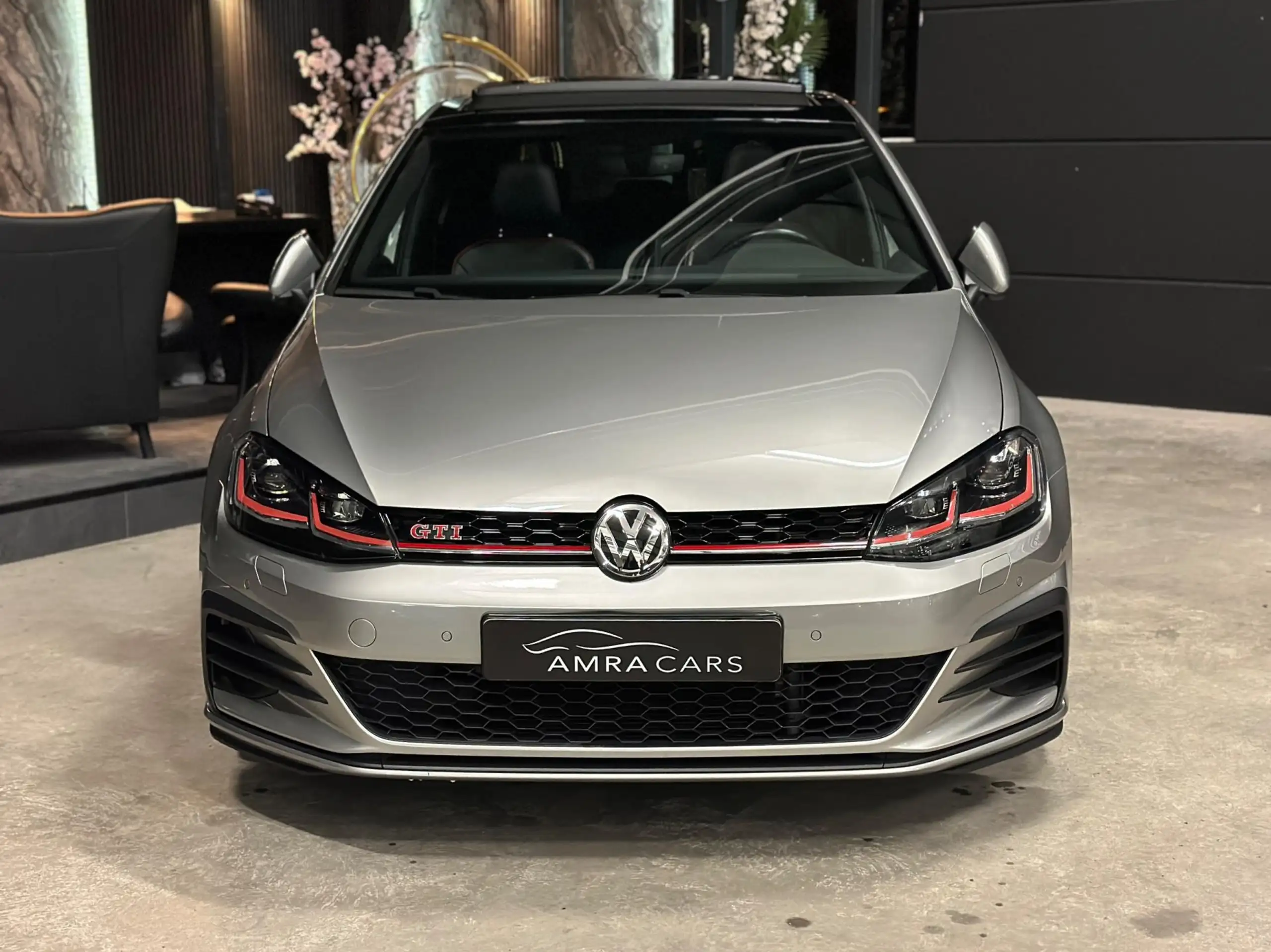 Volkswagen - Golf GTI