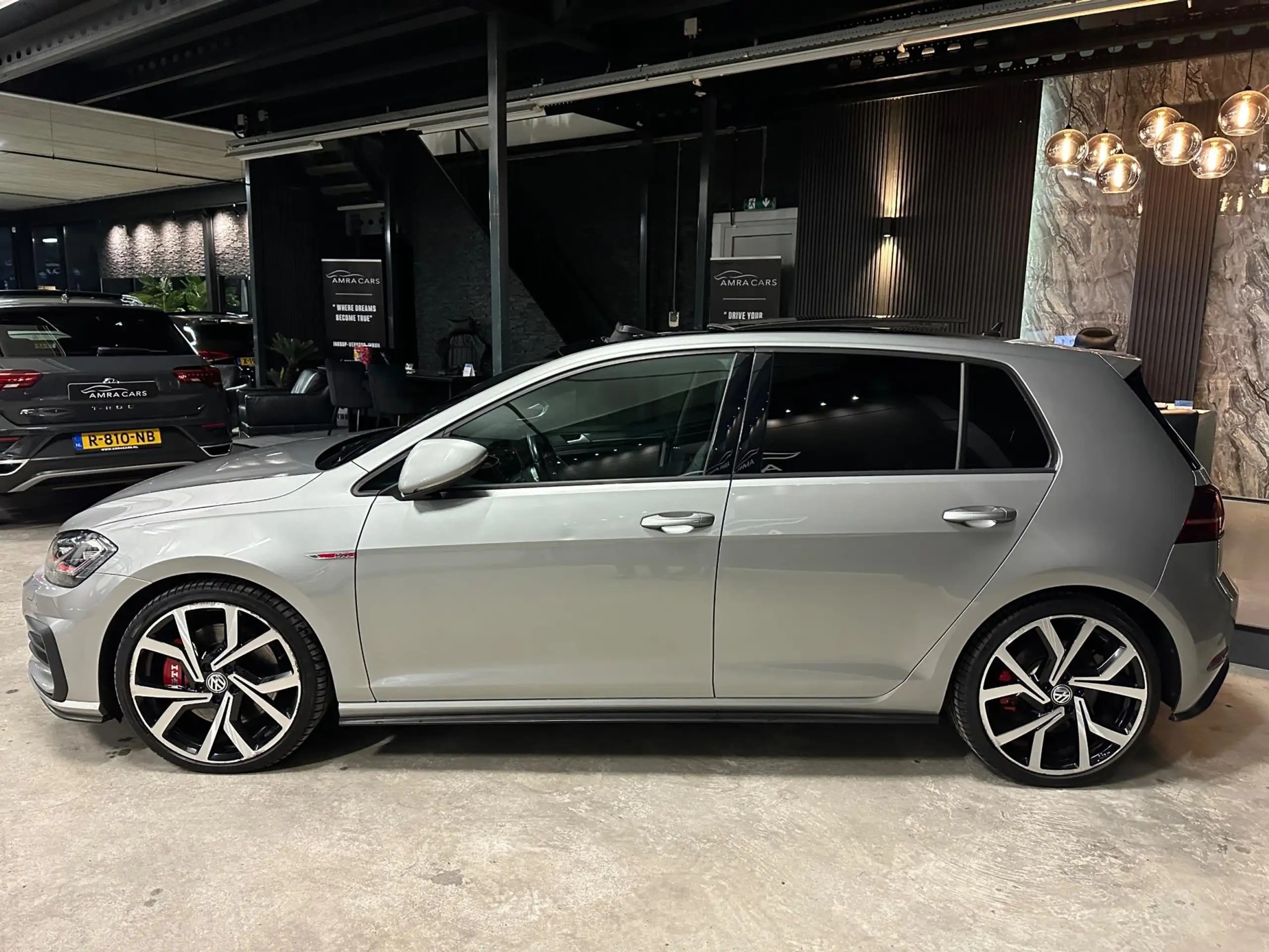 Volkswagen - Golf GTI