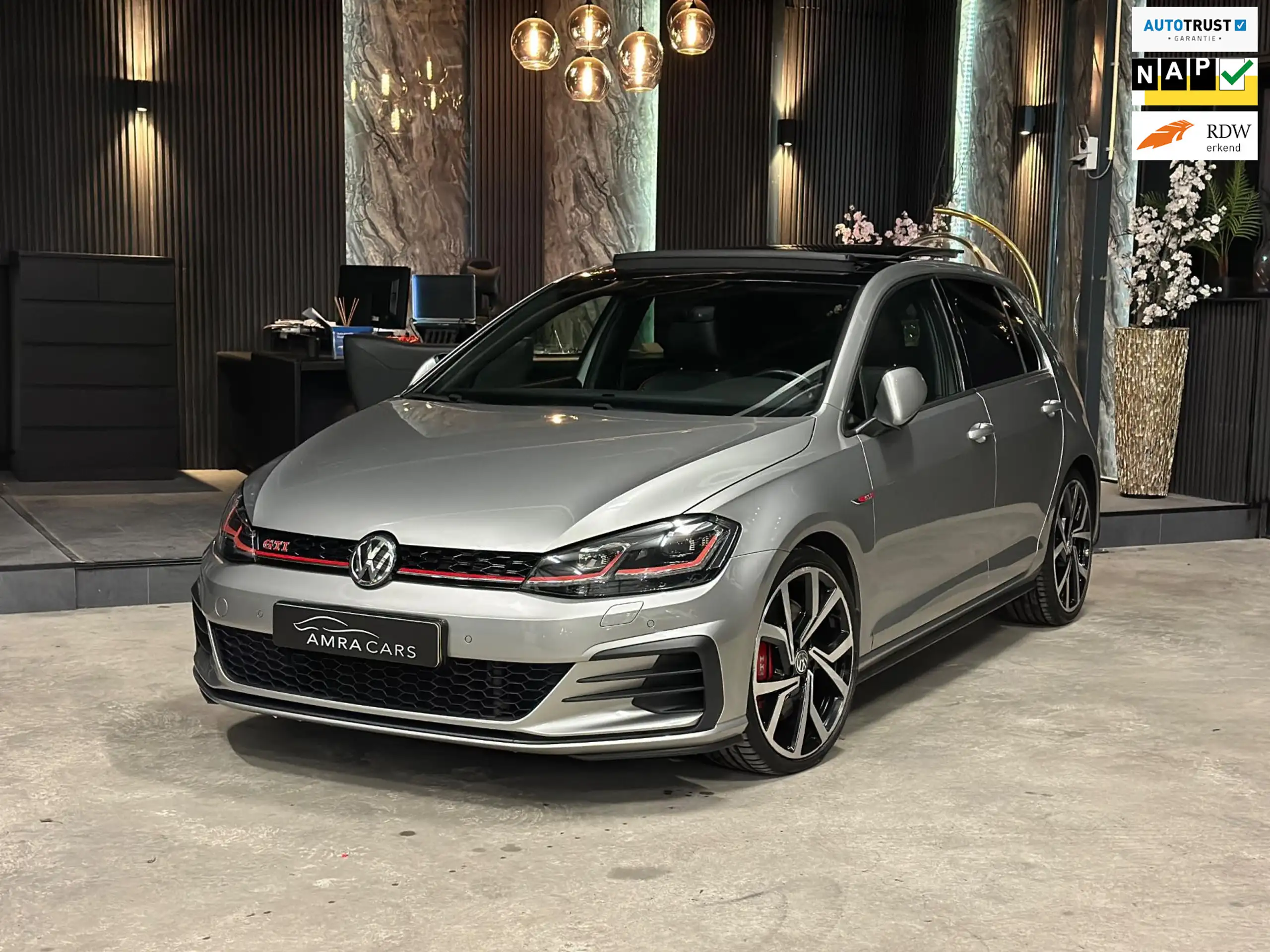 Volkswagen - Golf GTI