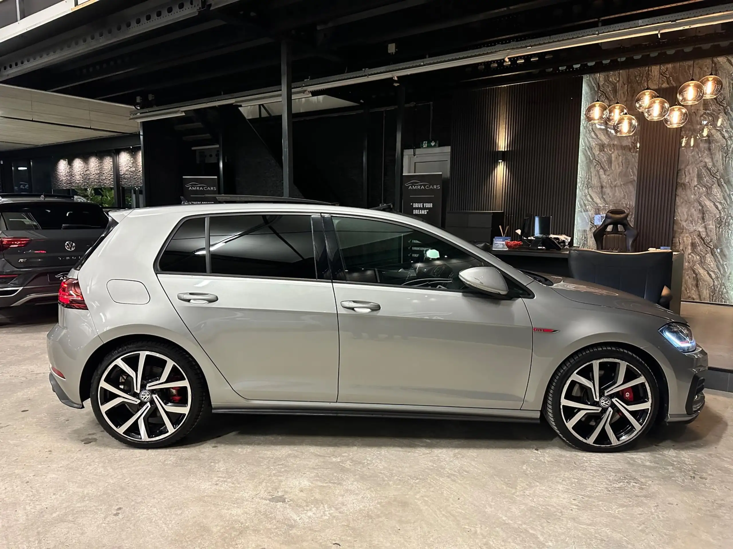 Volkswagen - Golf GTI