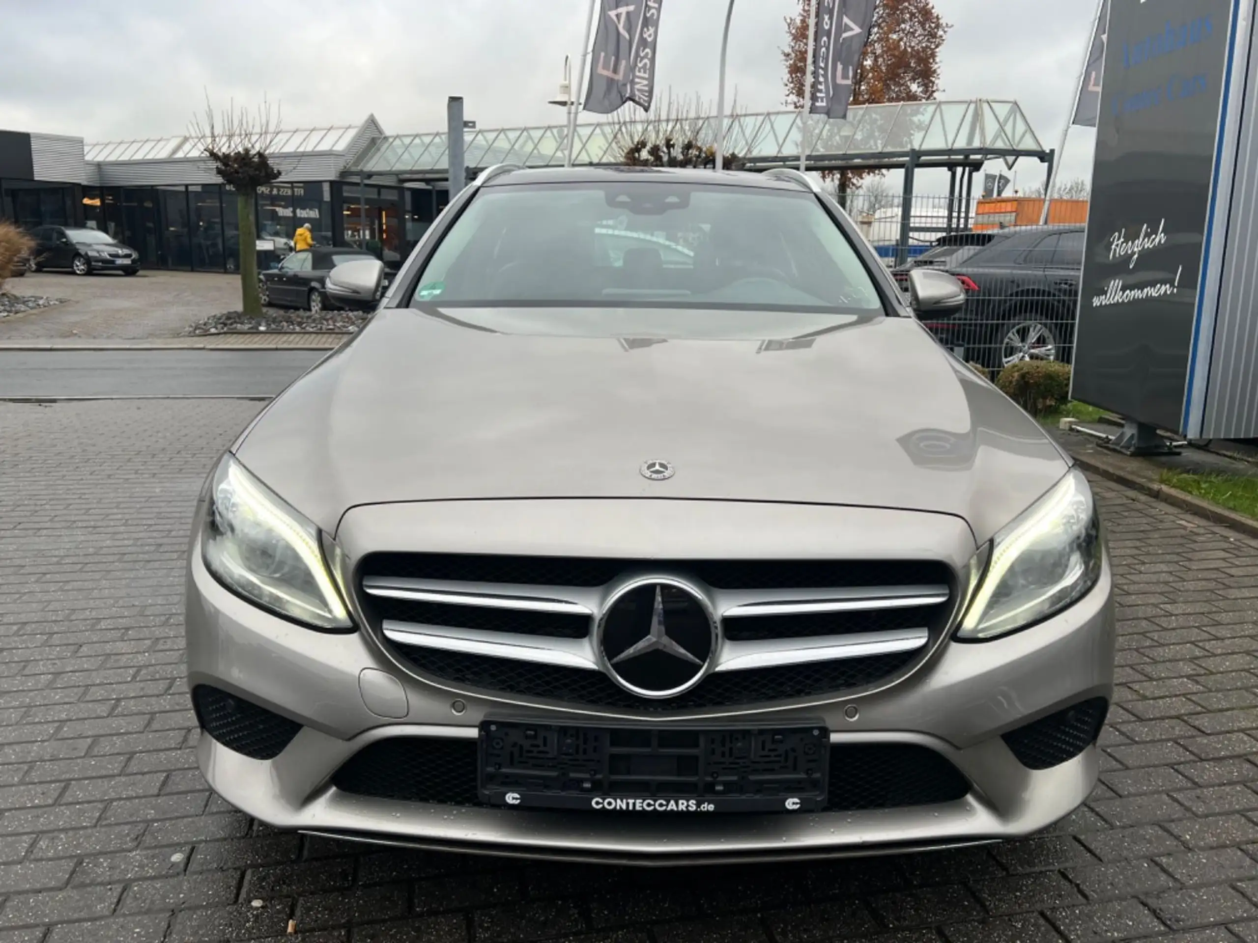 Mercedes-Benz - C 220