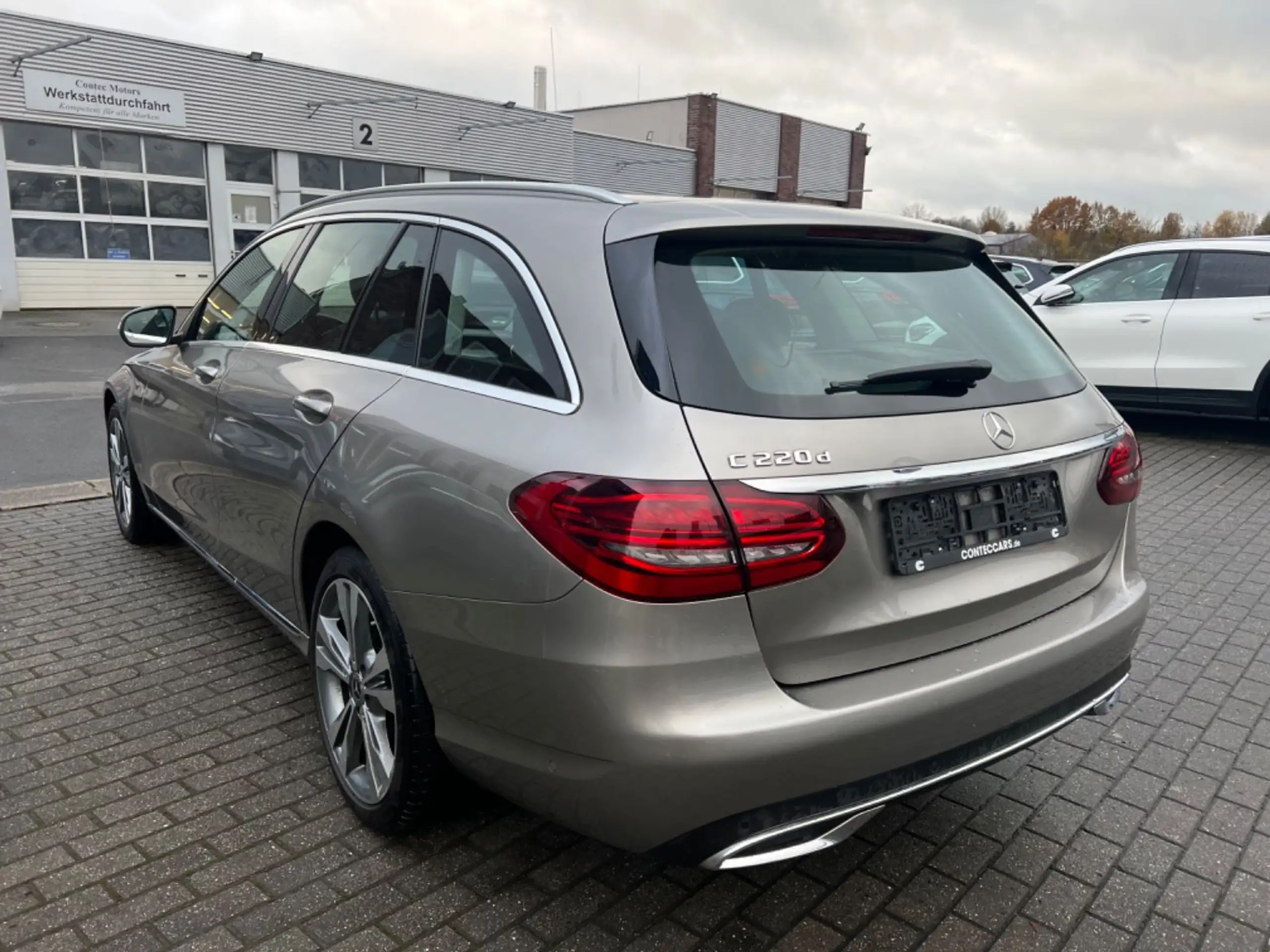 Mercedes-Benz - C 220