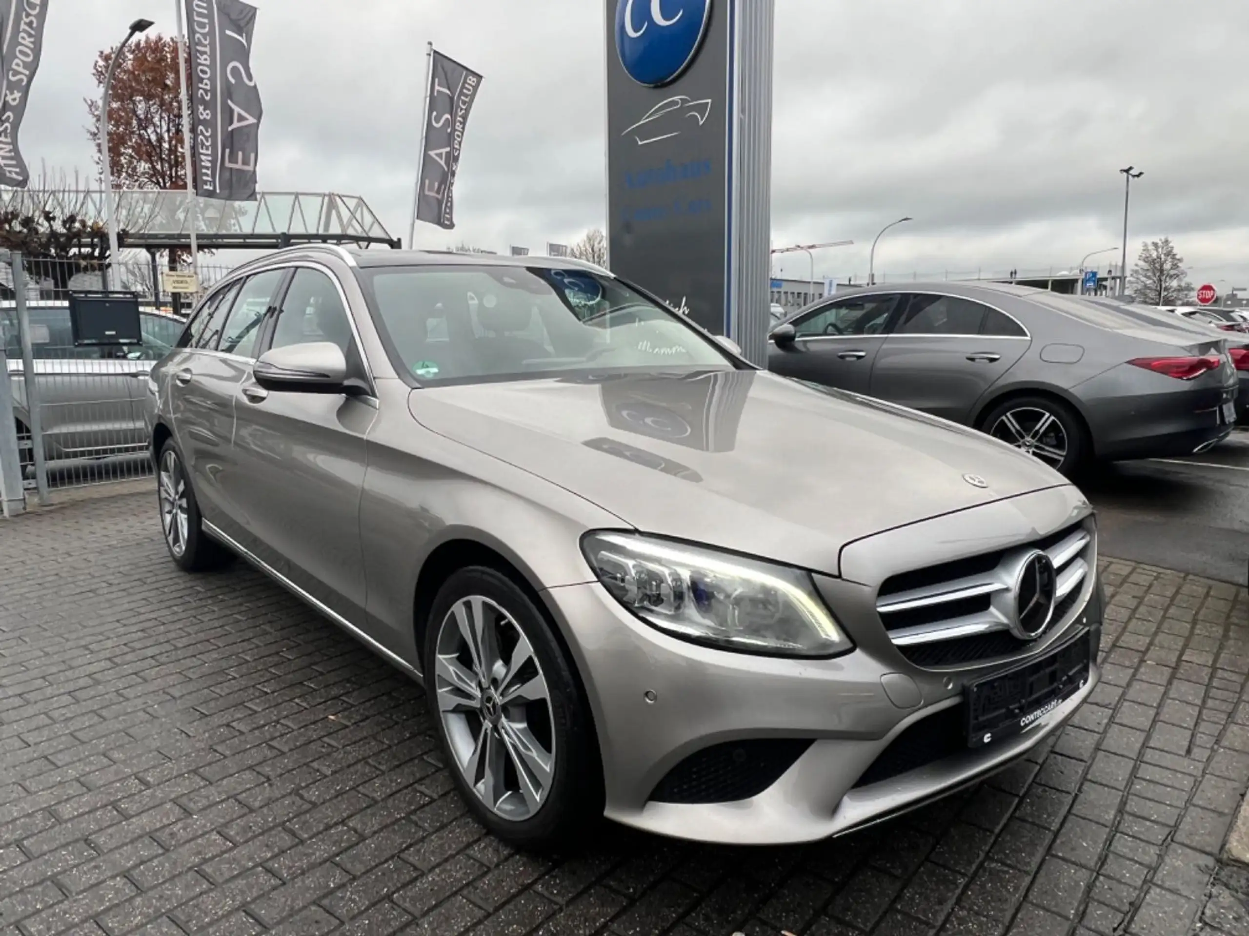 Mercedes-Benz - C 220