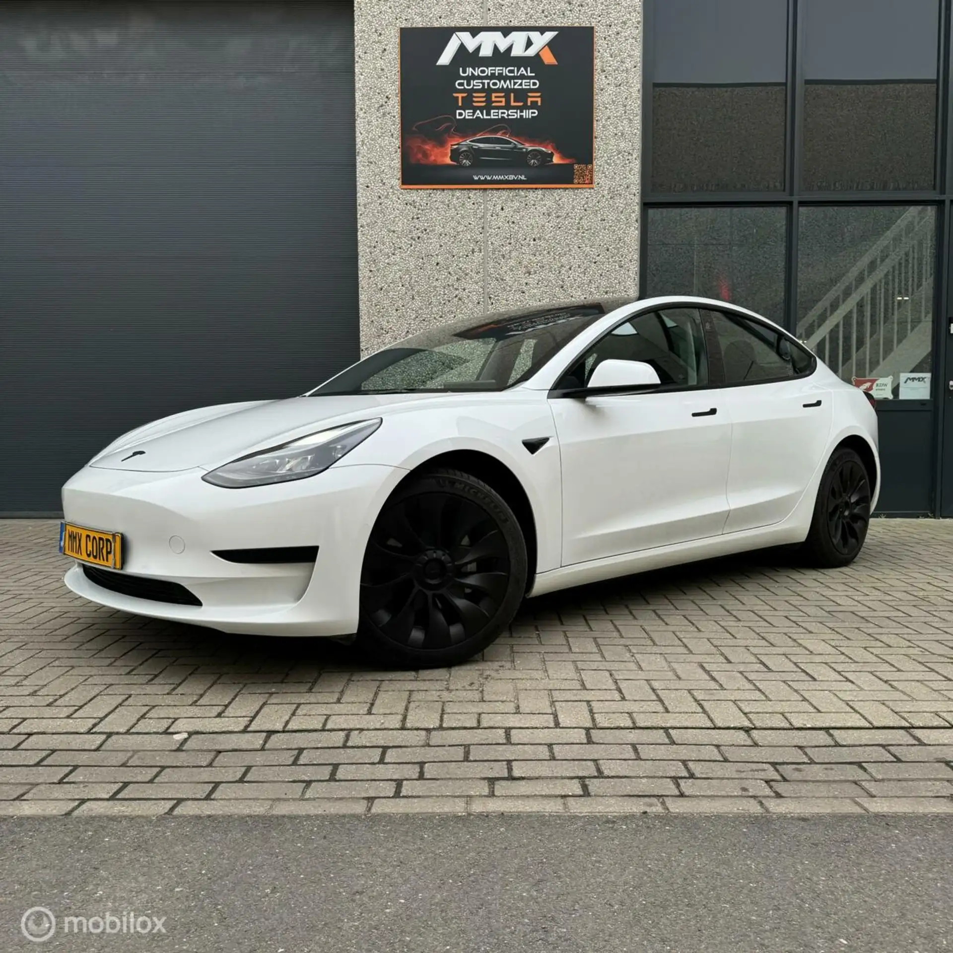 Tesla - Model 3