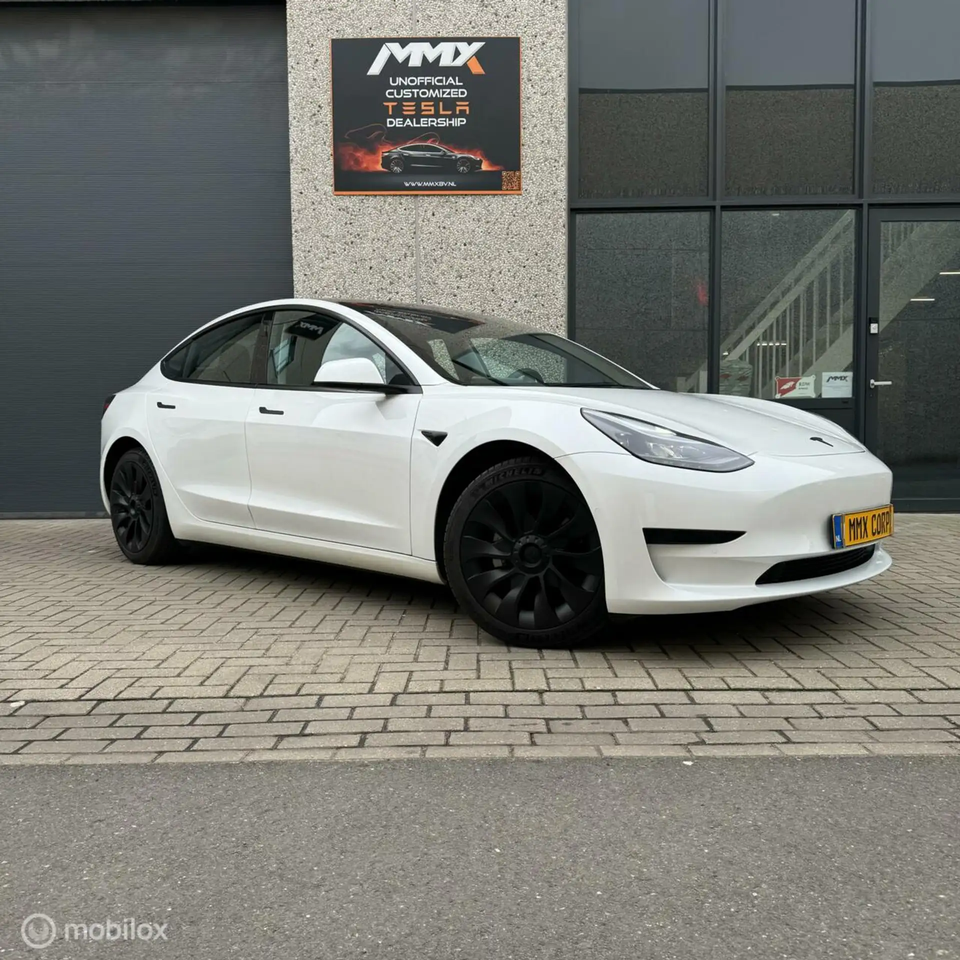 Tesla - Model 3