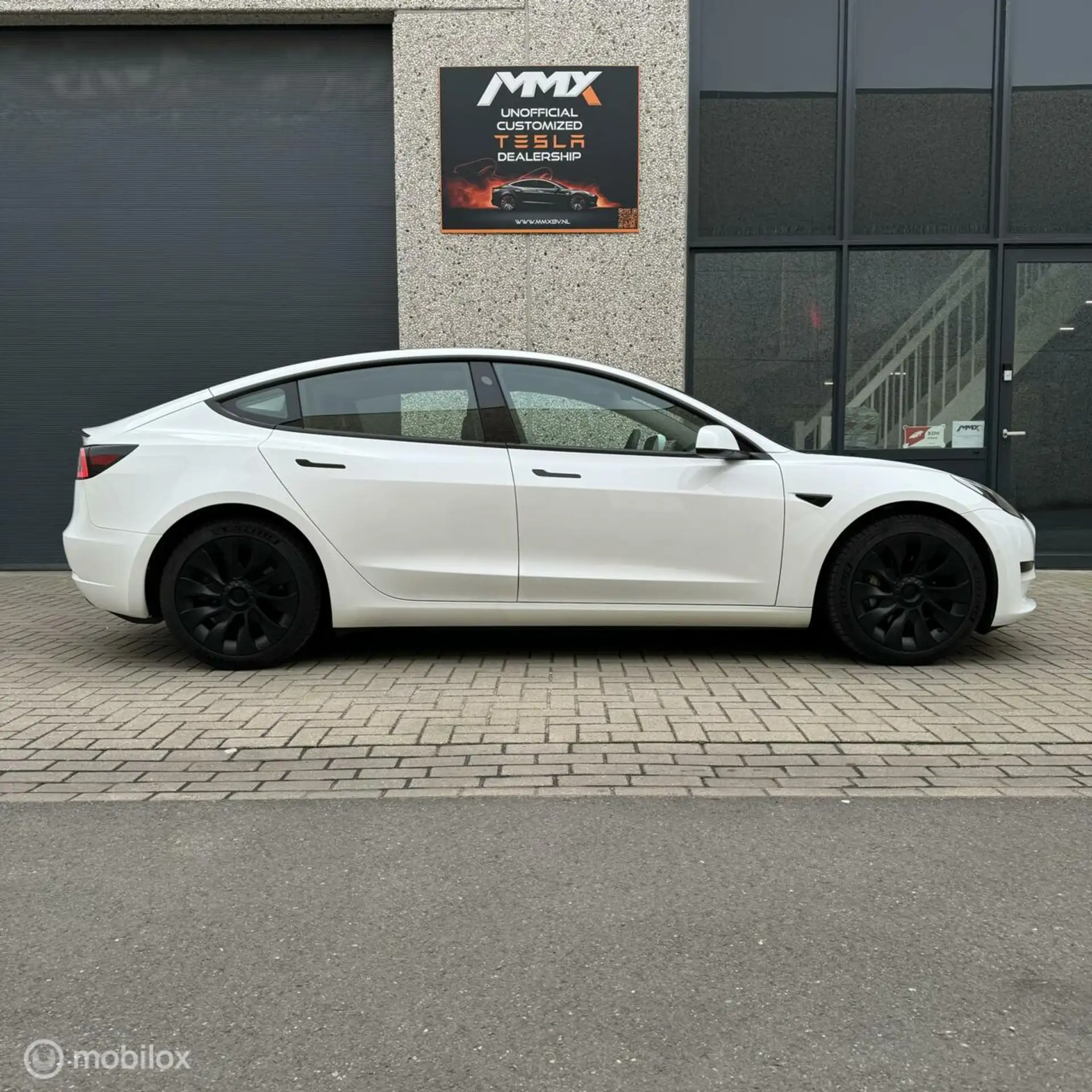 Tesla - Model 3