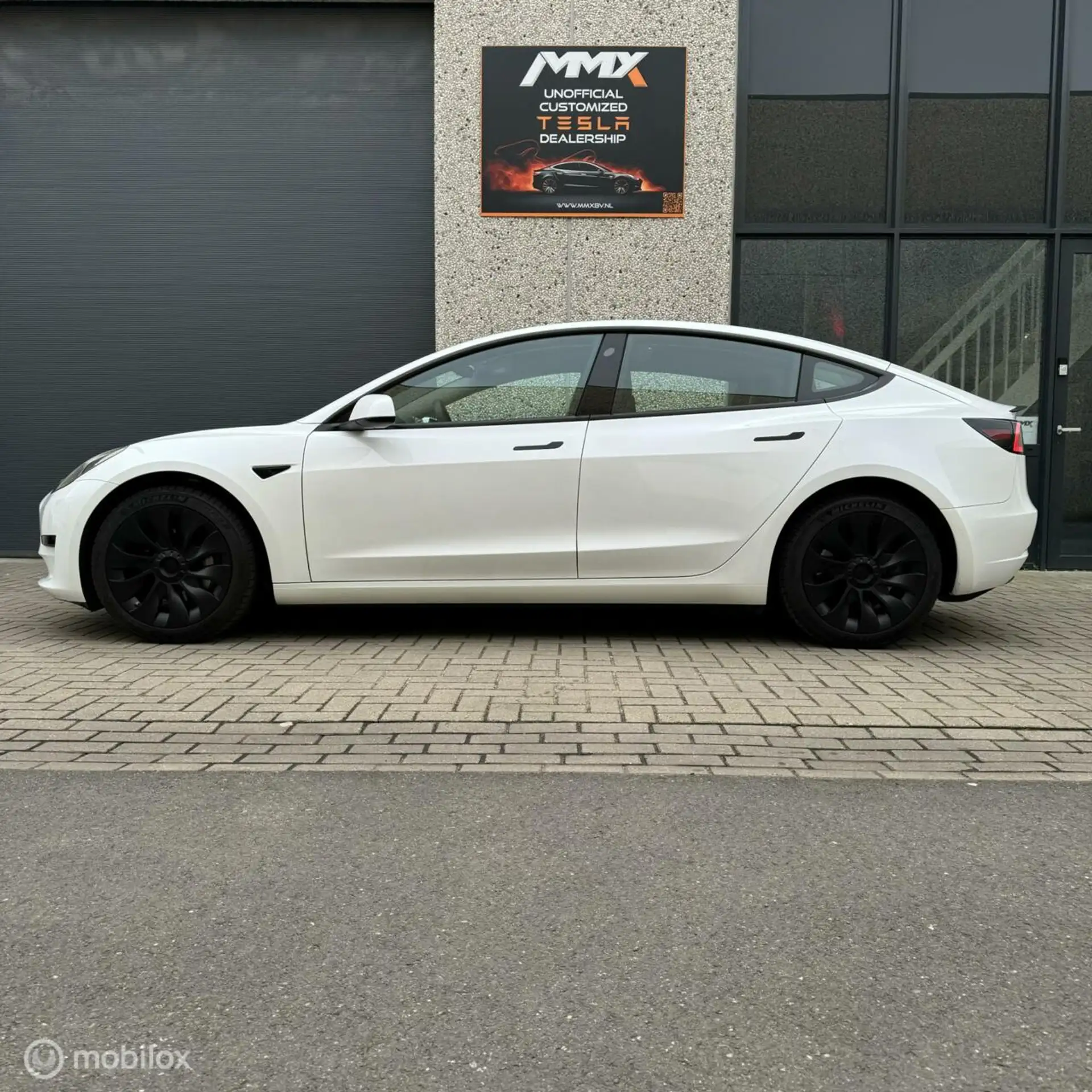 Tesla - Model 3