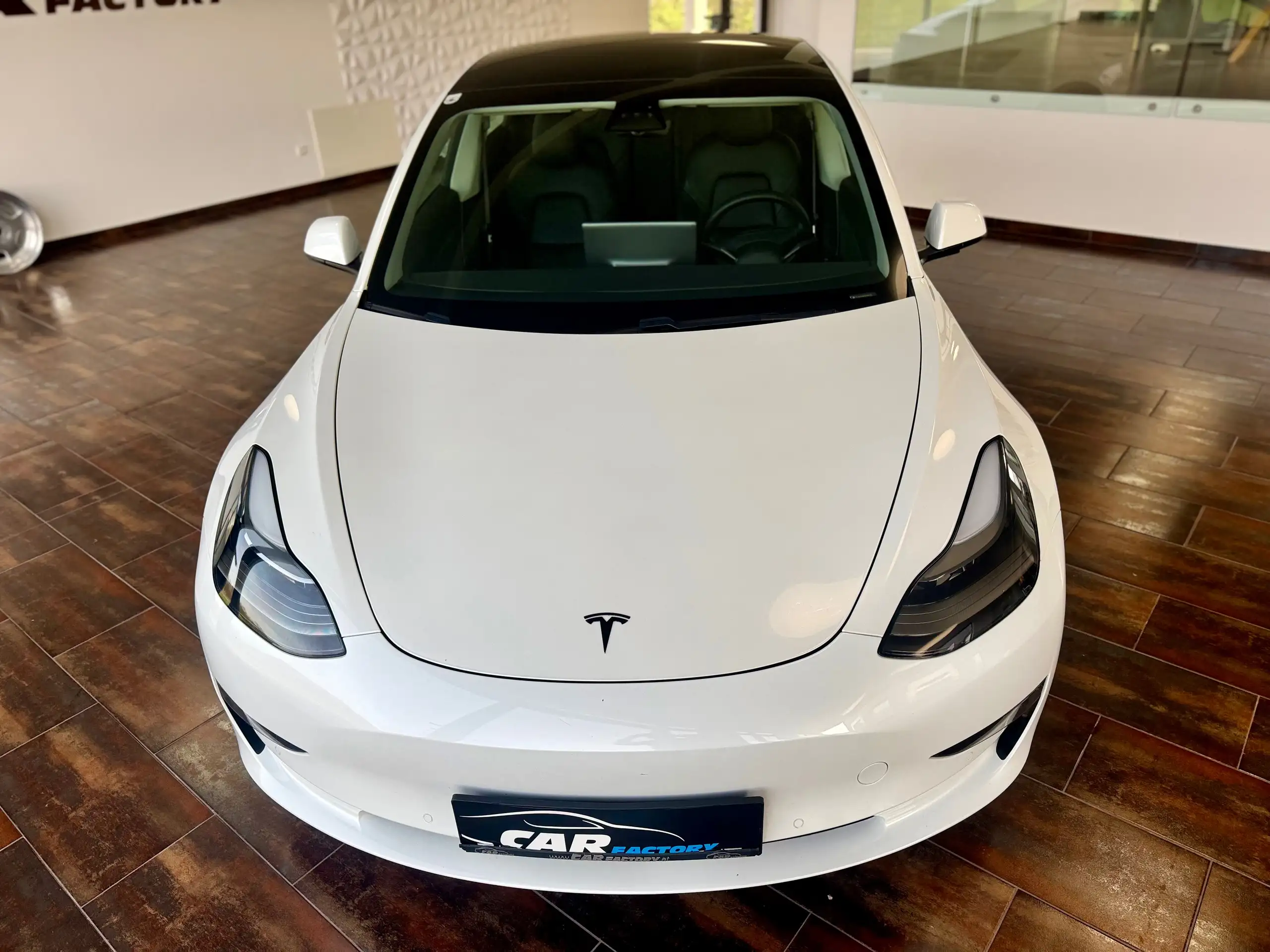 Tesla - Model 3