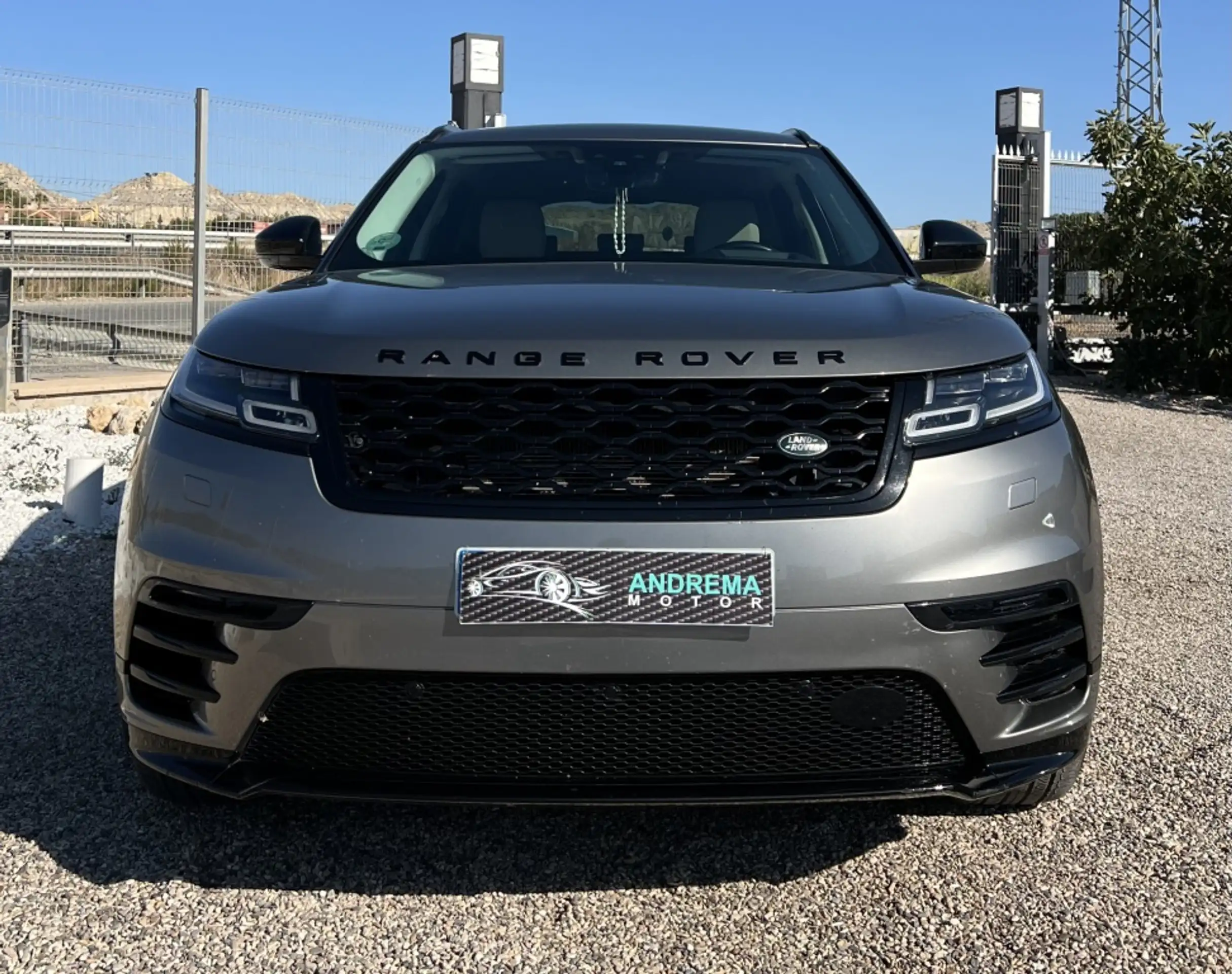 Land Rover - Range Rover Velar