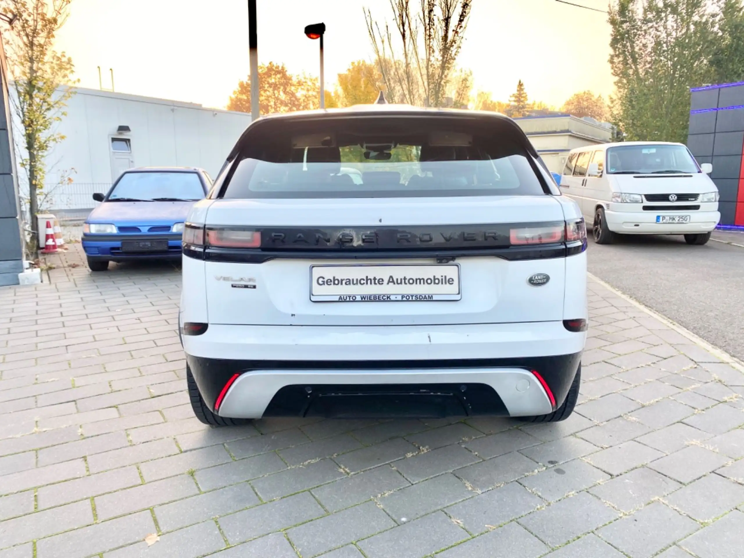 Land Rover - Range Rover Velar