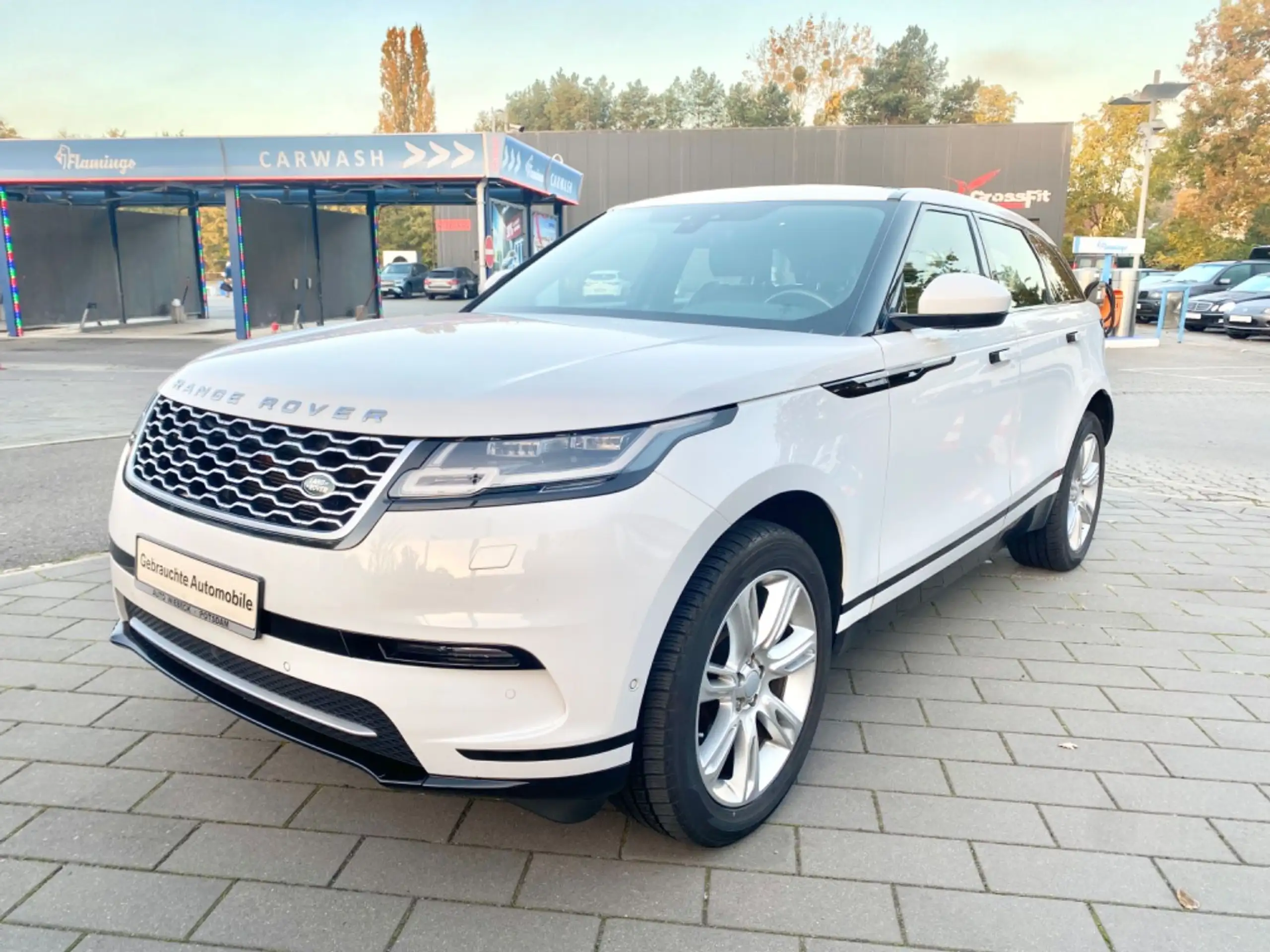 Land Rover - Range Rover Velar