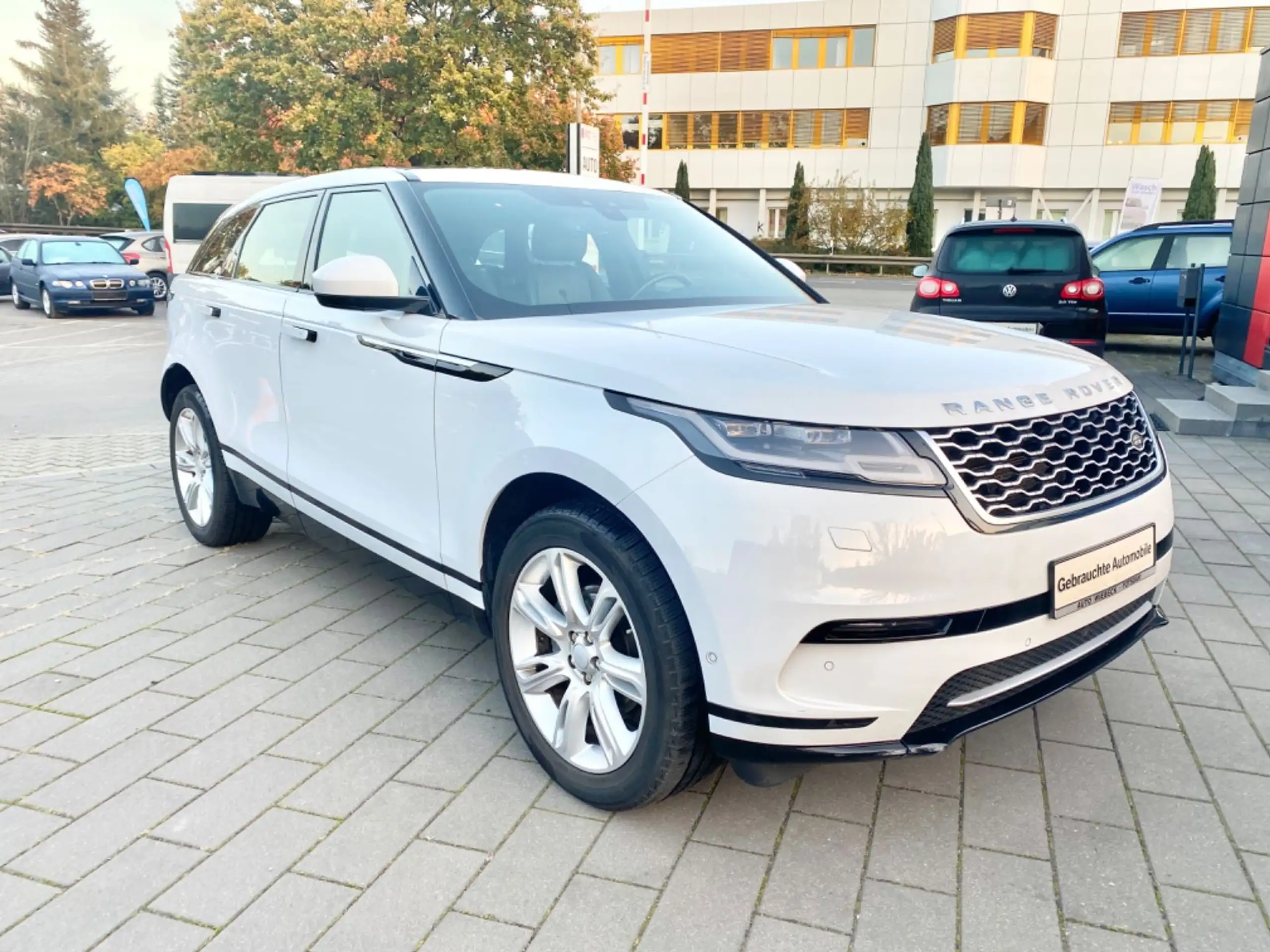 Land Rover - Range Rover Velar