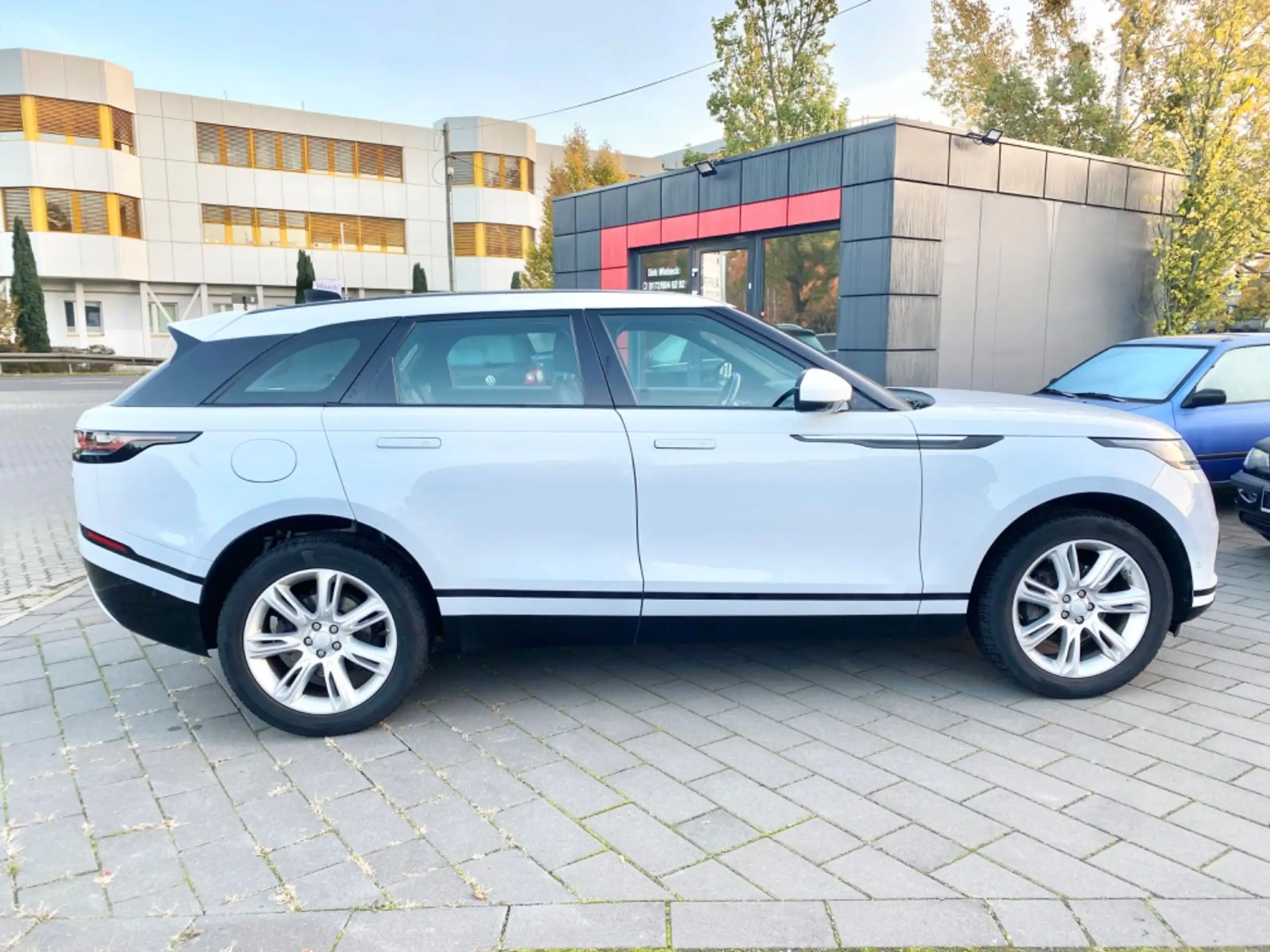 Land Rover - Range Rover Velar