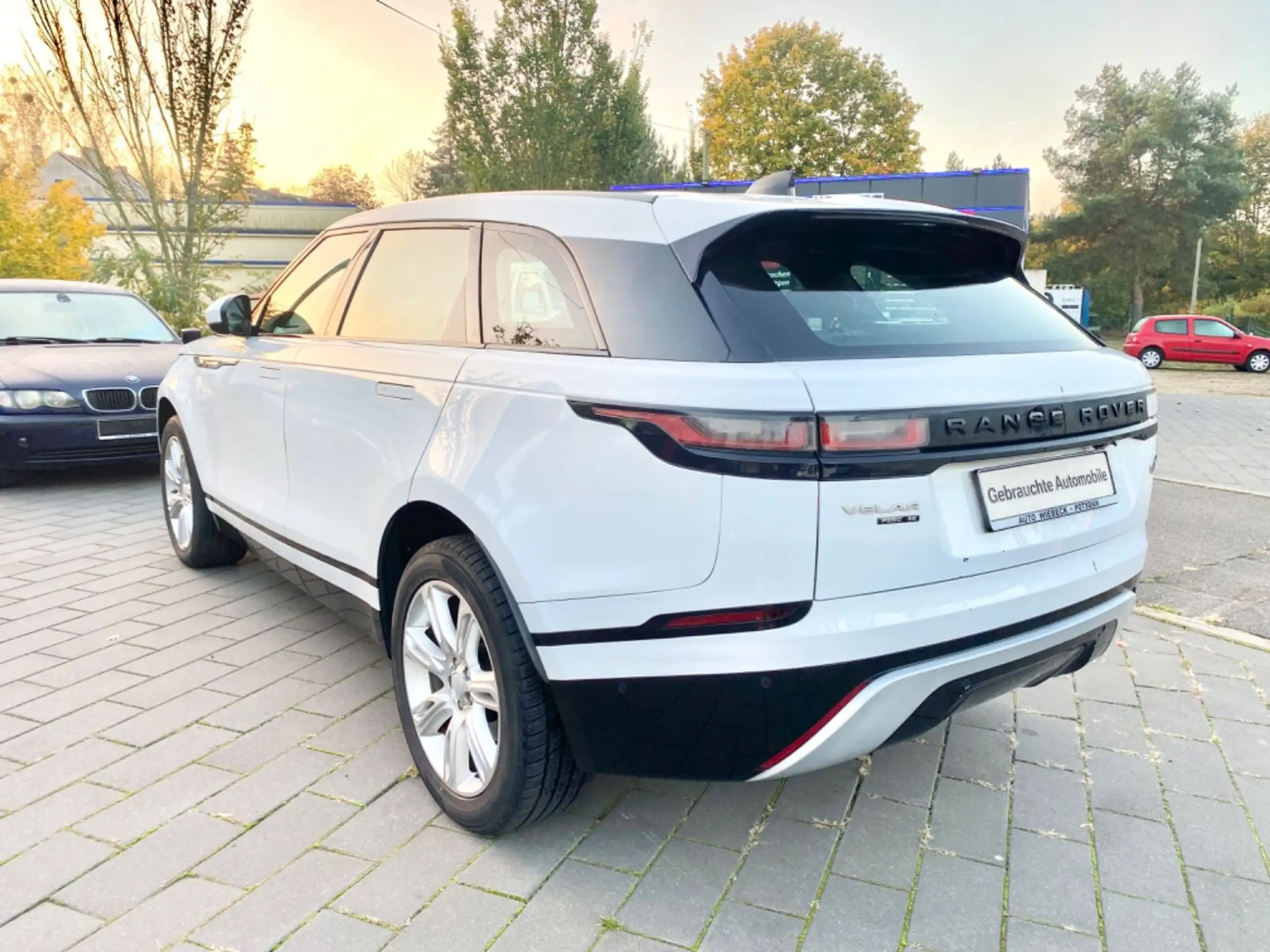 Land Rover - Range Rover Velar