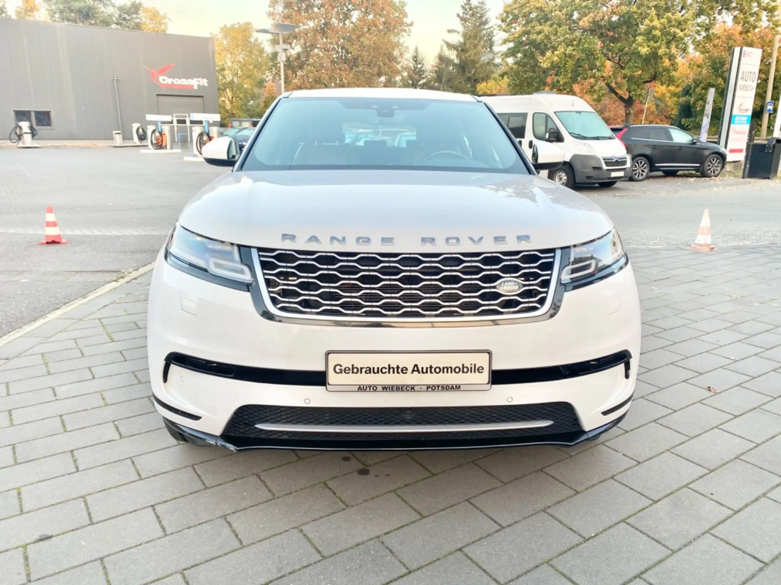 Land Rover - Range Rover Velar