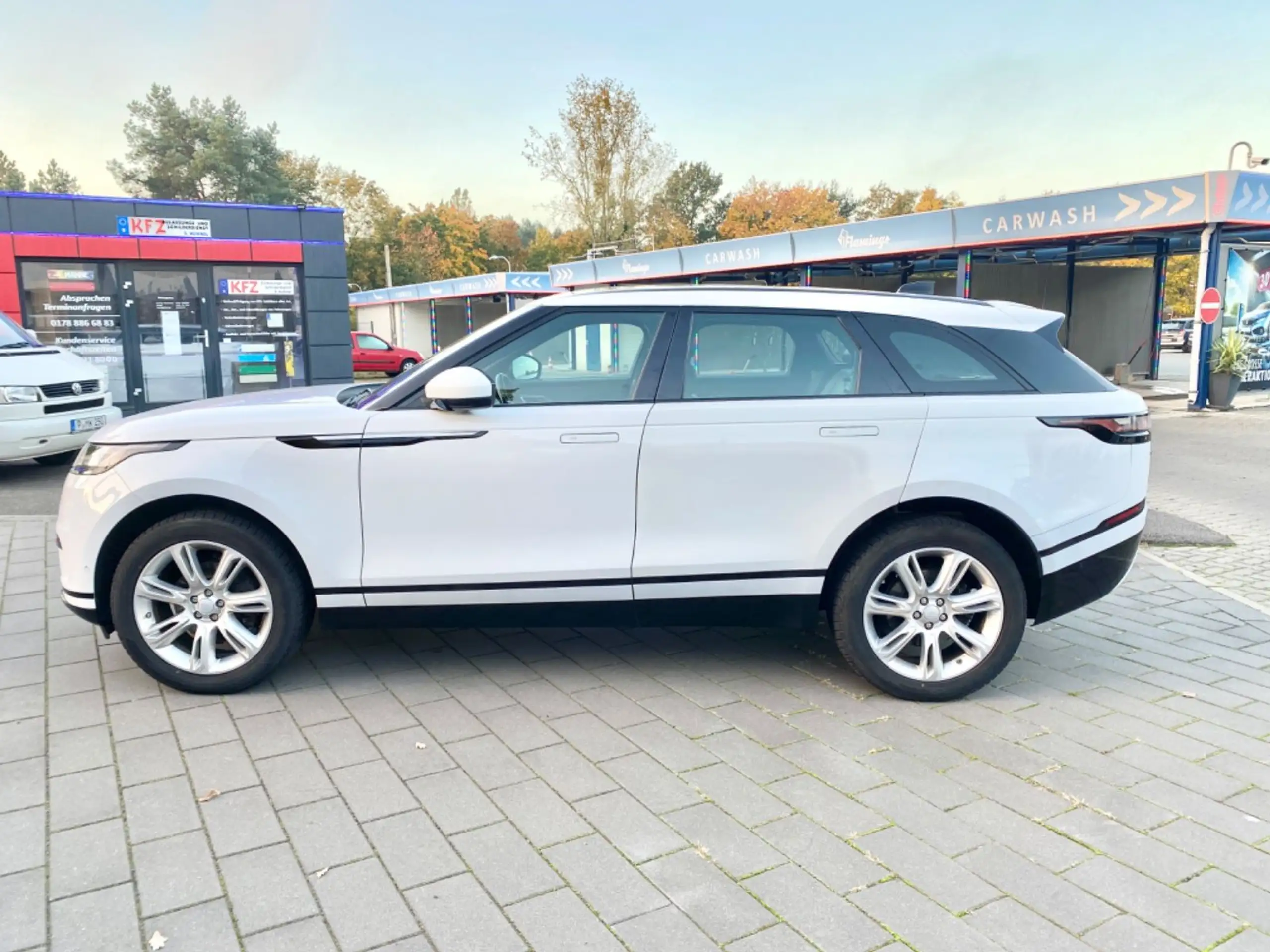 Land Rover - Range Rover Velar