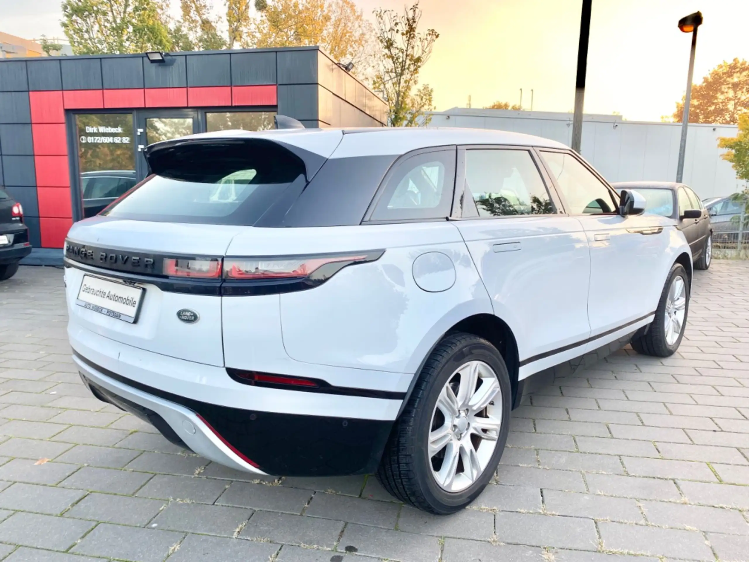 Land Rover - Range Rover Velar