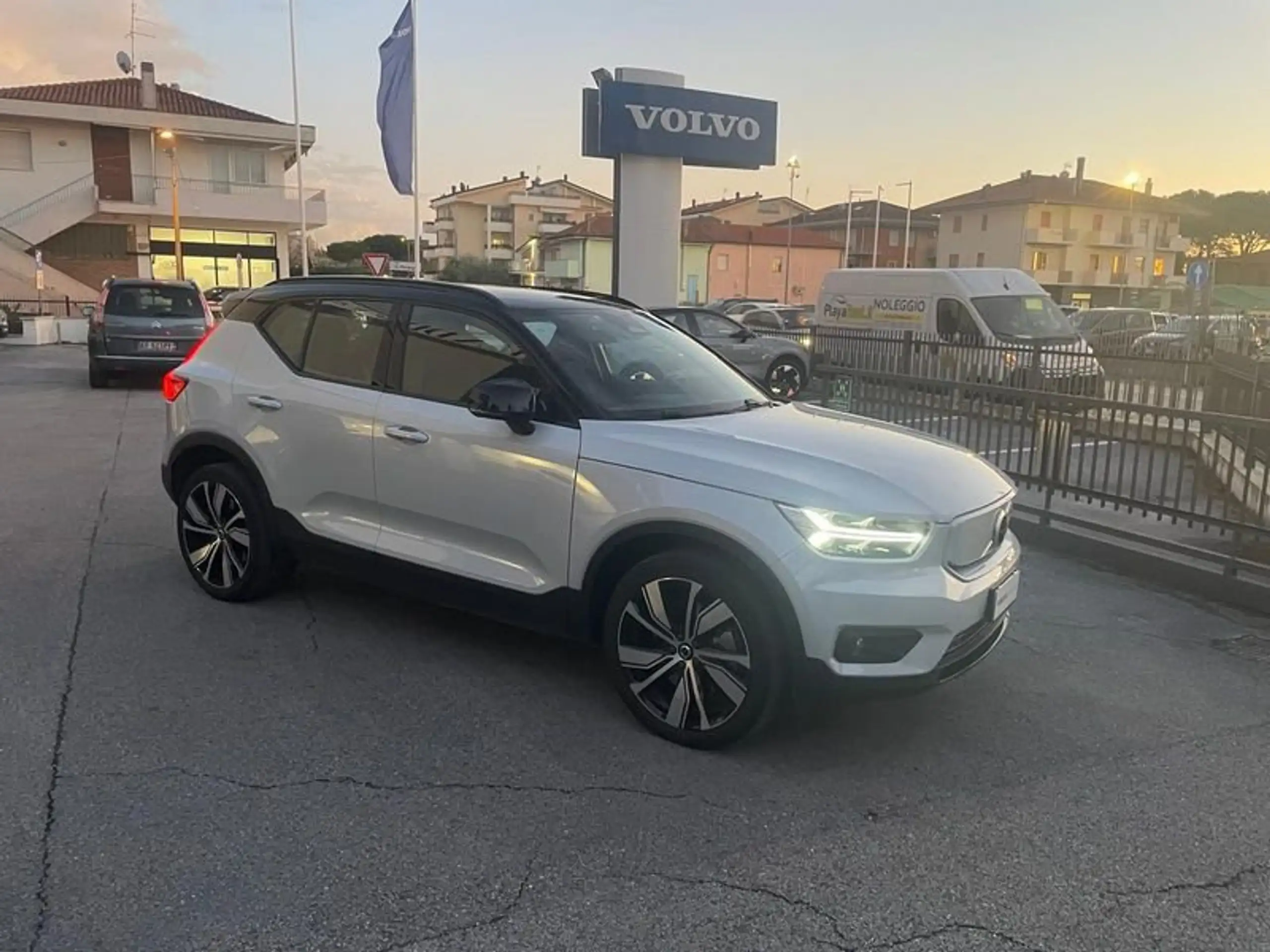 Volvo - XC40