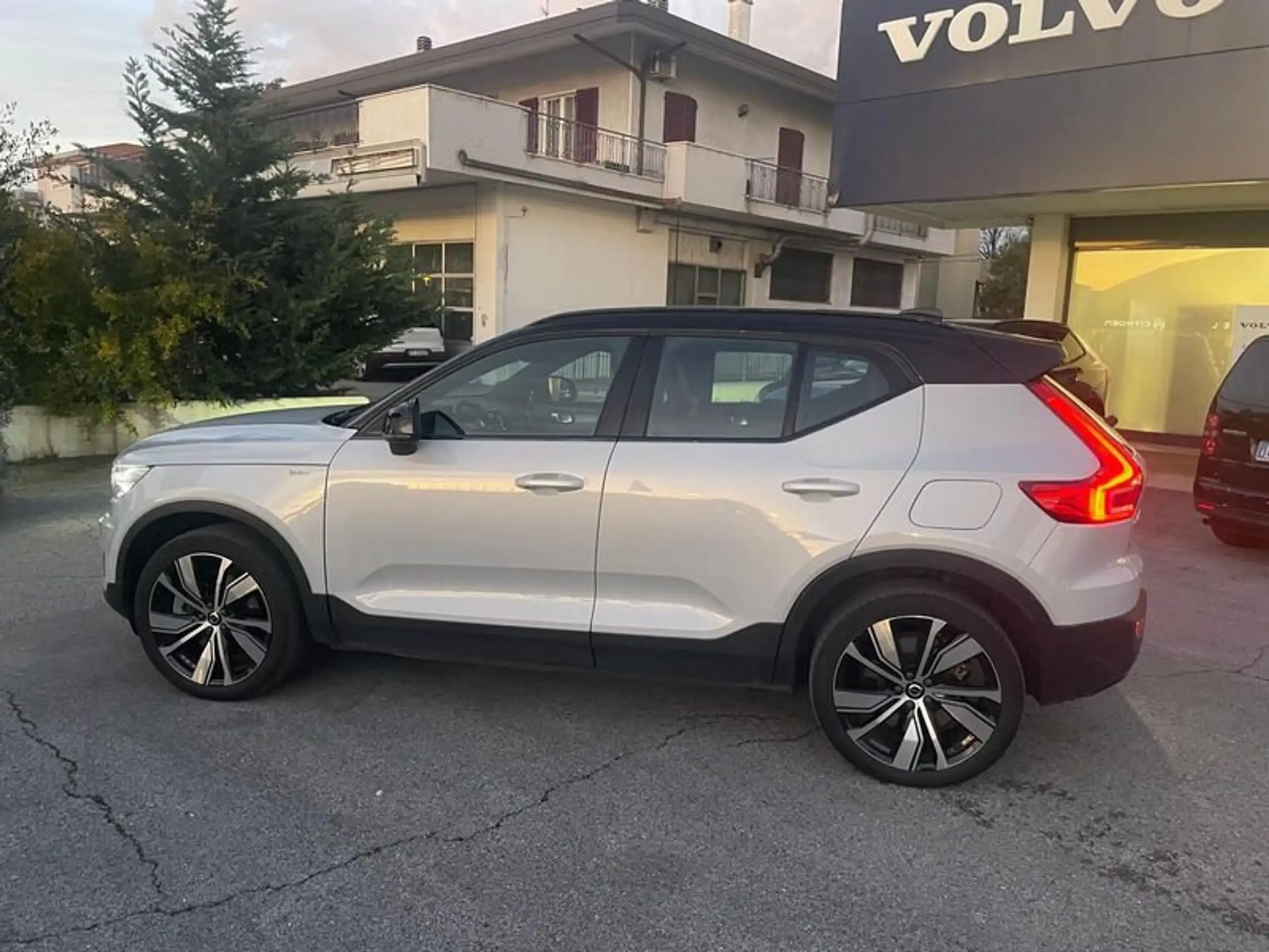 Volvo - XC40