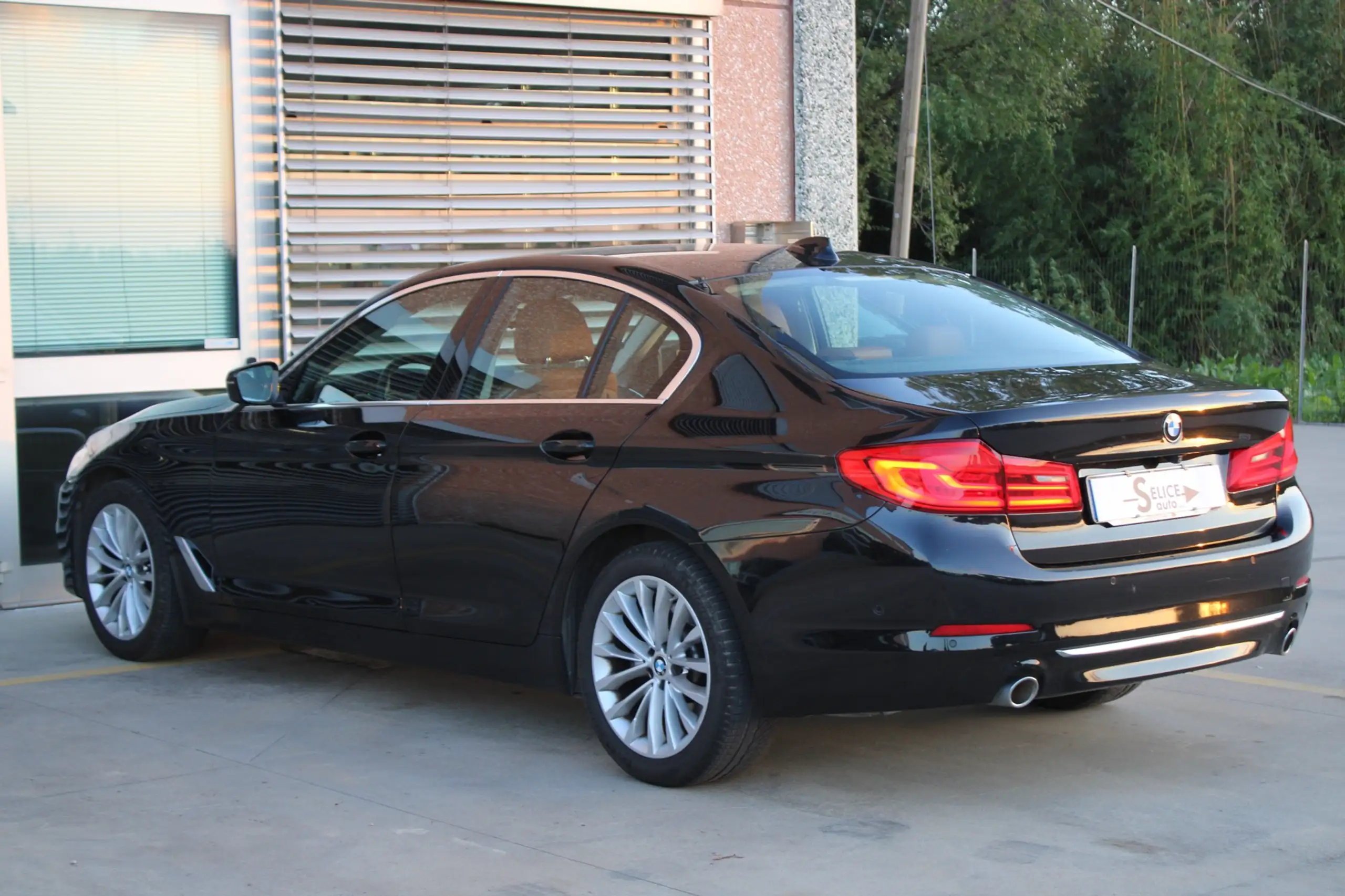 BMW - 520