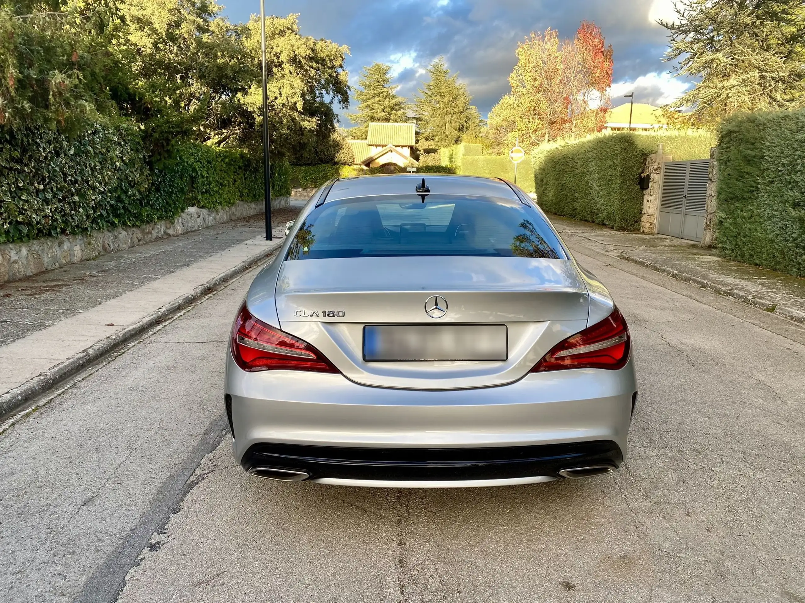 Mercedes-Benz - CLA 180