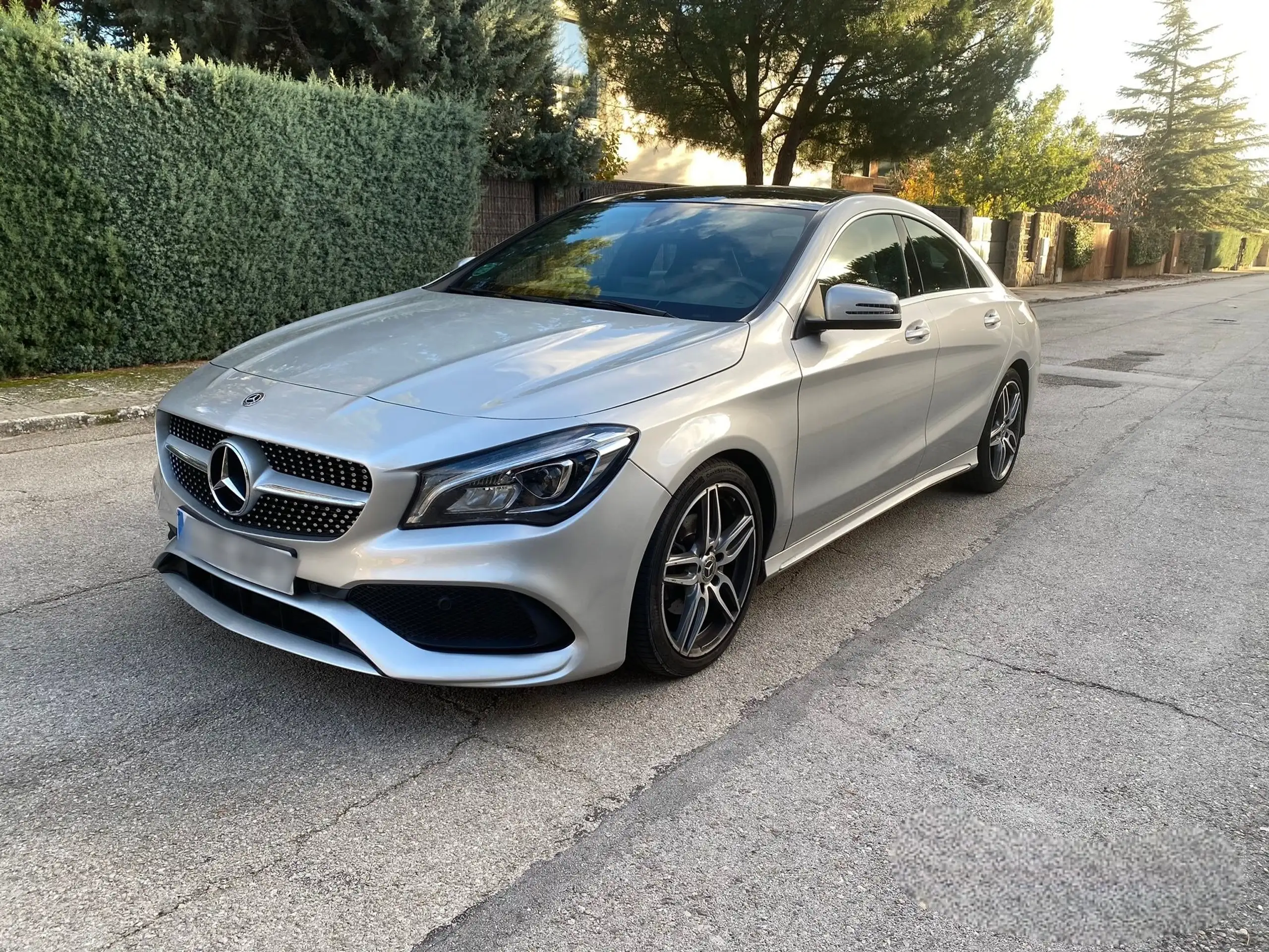 Mercedes-Benz - CLA 180